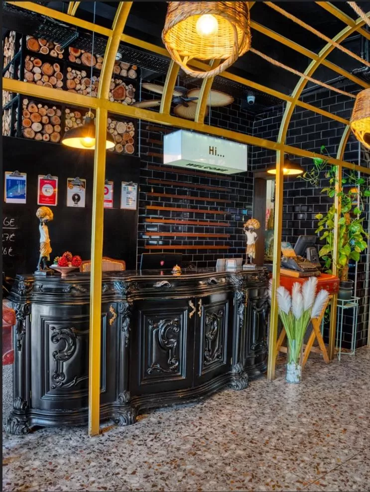 Restaurant/places to eat in Anjeliq Downtown Boutique Hotel