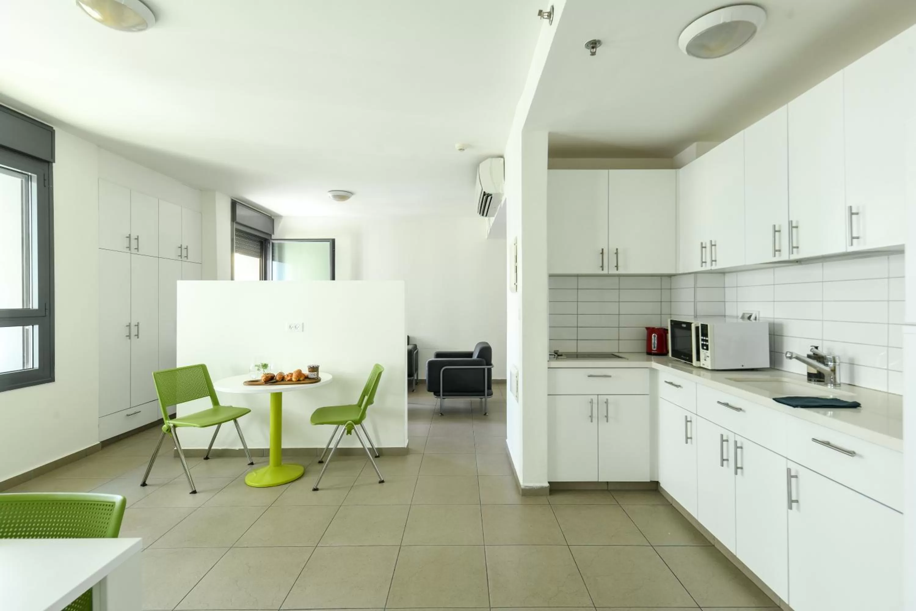 Coffee/tea facilities in דירות גני תערוכה - TLV university apartments near Expo by Sea N' Rent