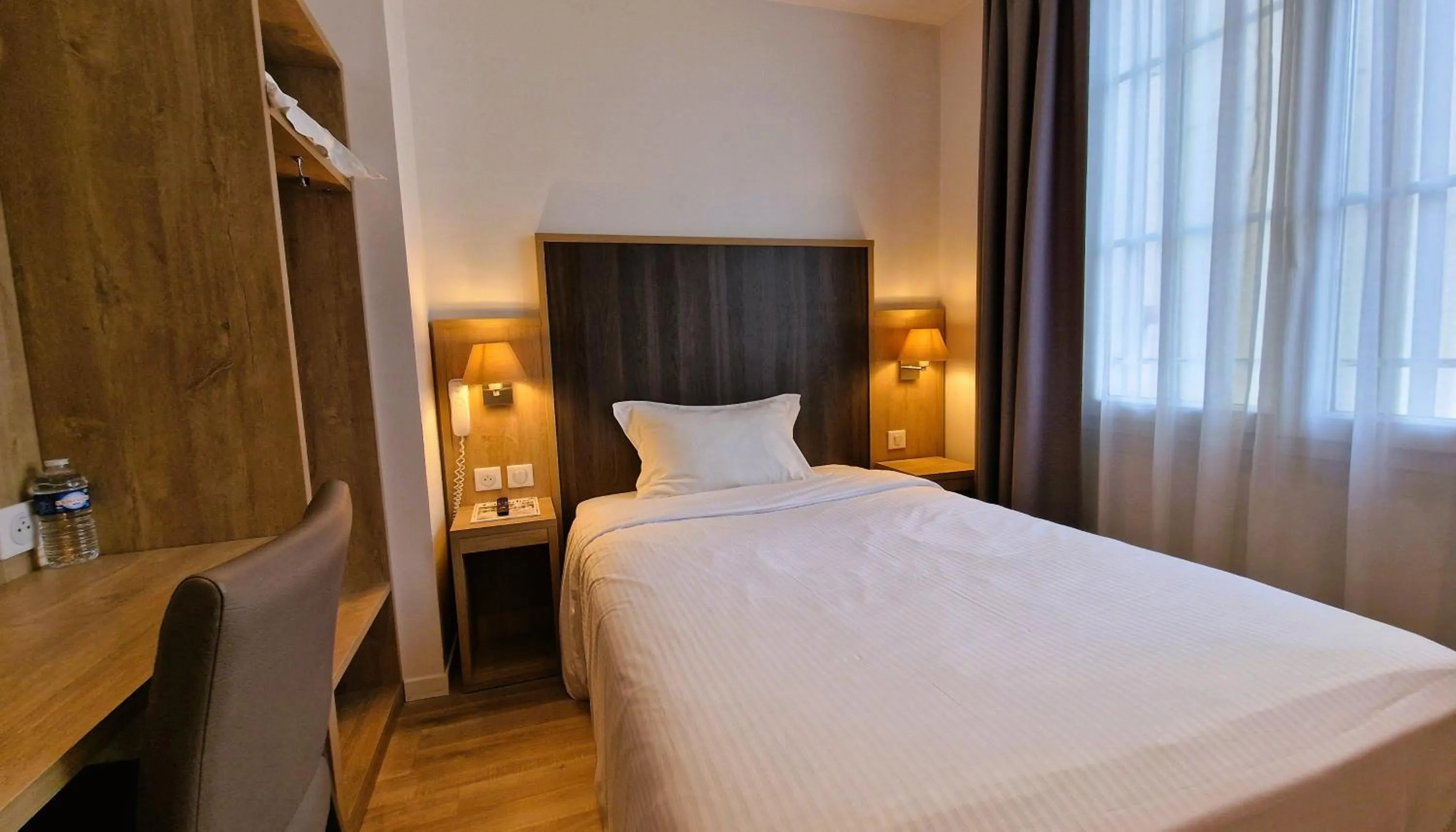 Bed in Hôtel Mary's - Caen Centre Gare Sncf