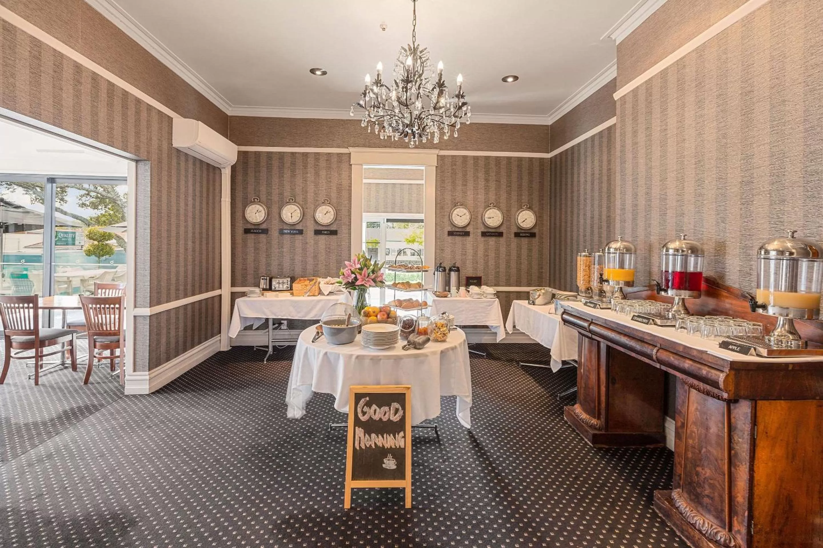 Restaurant/places to eat in The Parnell Hotel & Conference Centre