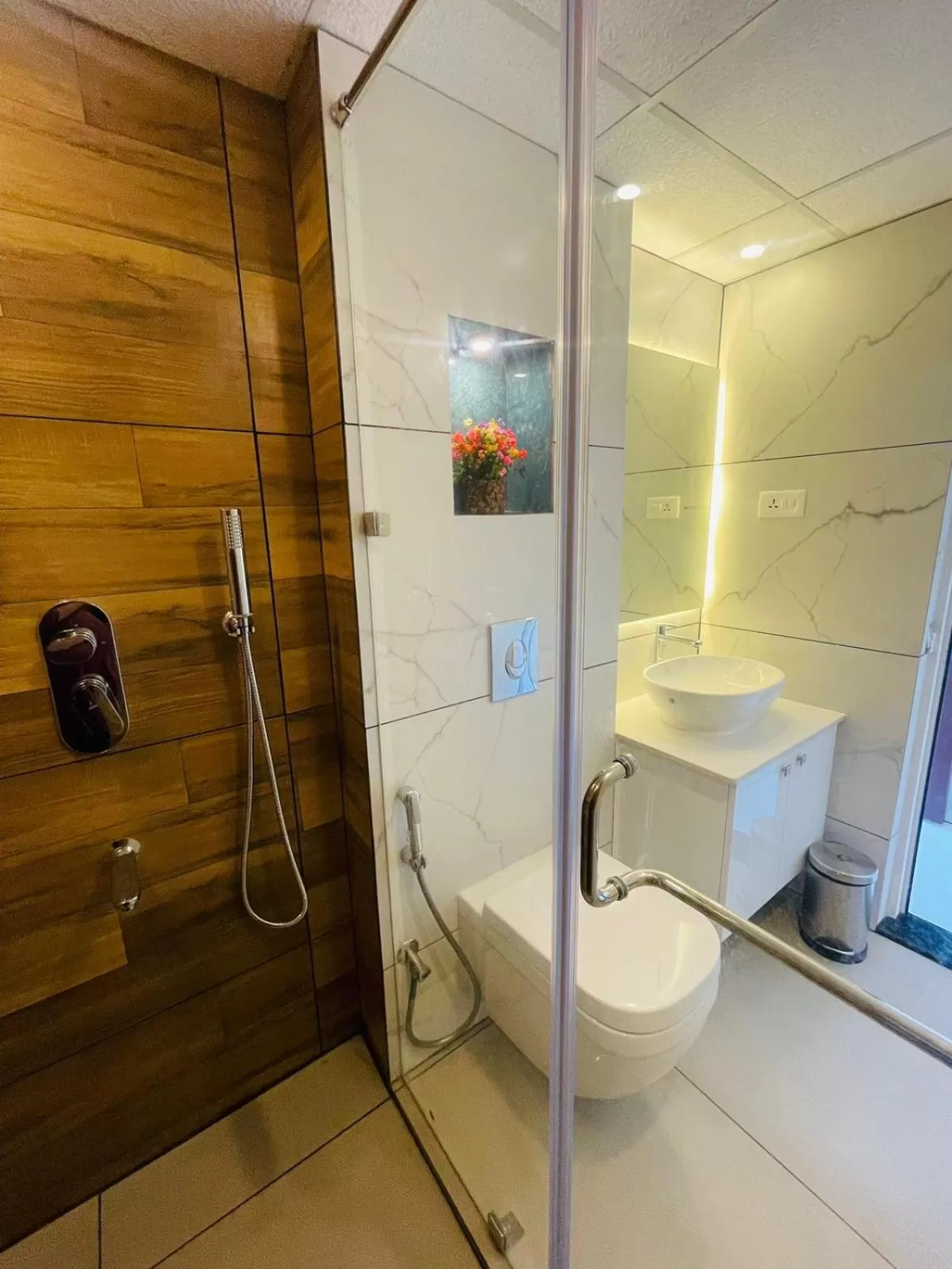 Shower, Bathroom in Garden Bay Resort