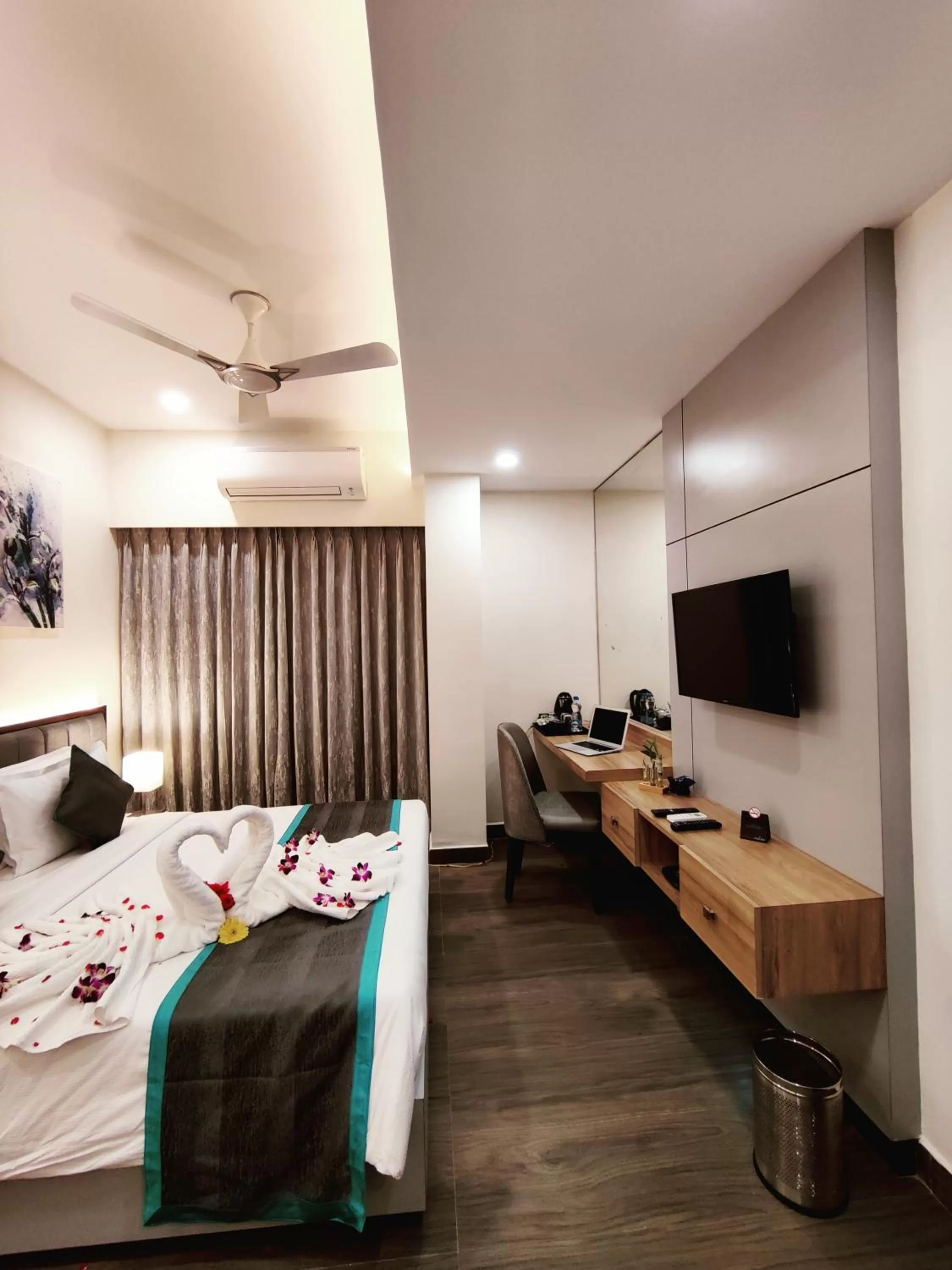TV and multimedia, TV/Entertainment Center in PARK IRIS HOTELS, Bharathi Nagar