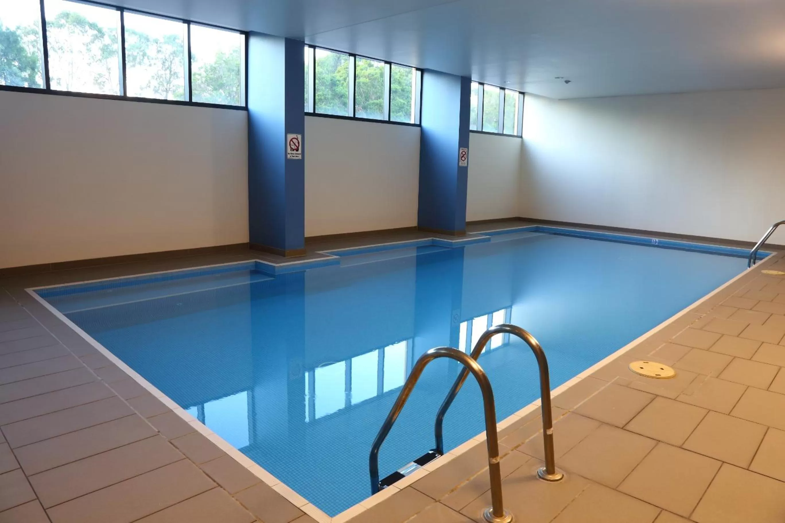 Swimming pool in Alpha Hotel Eastern Creek