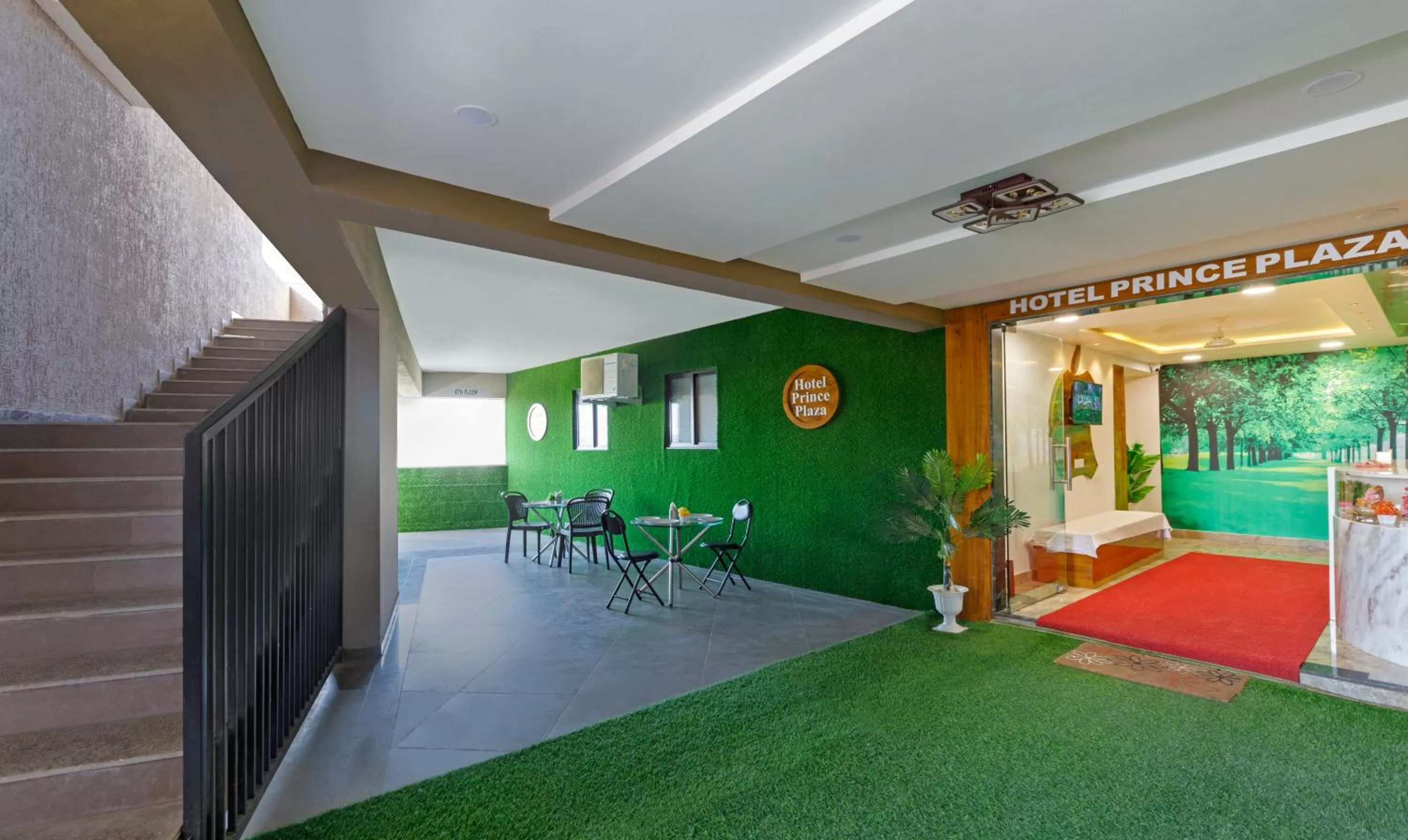 Facade/entrance in Treebo Prince Plaza