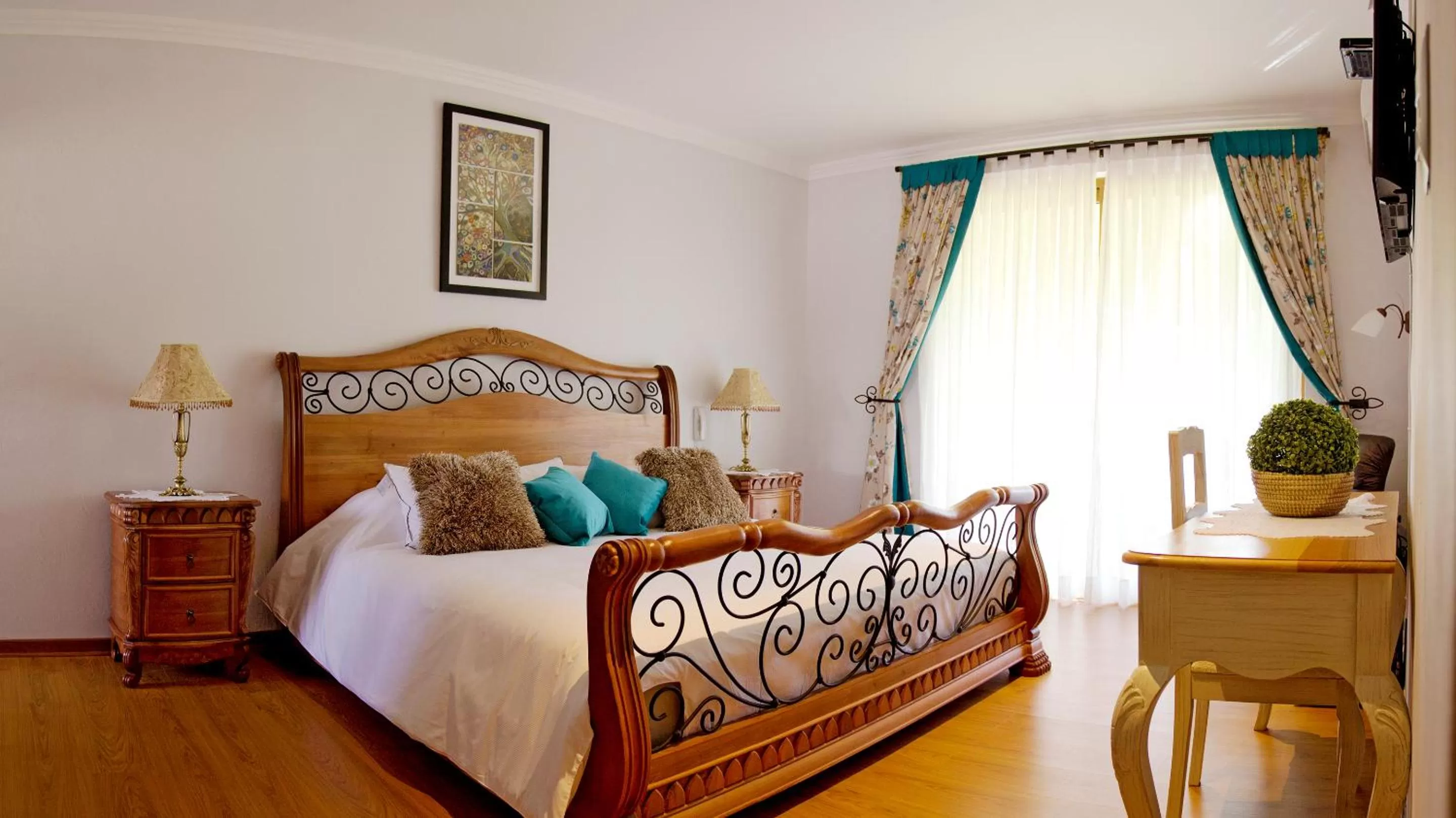 Bed in La Perla Hotel