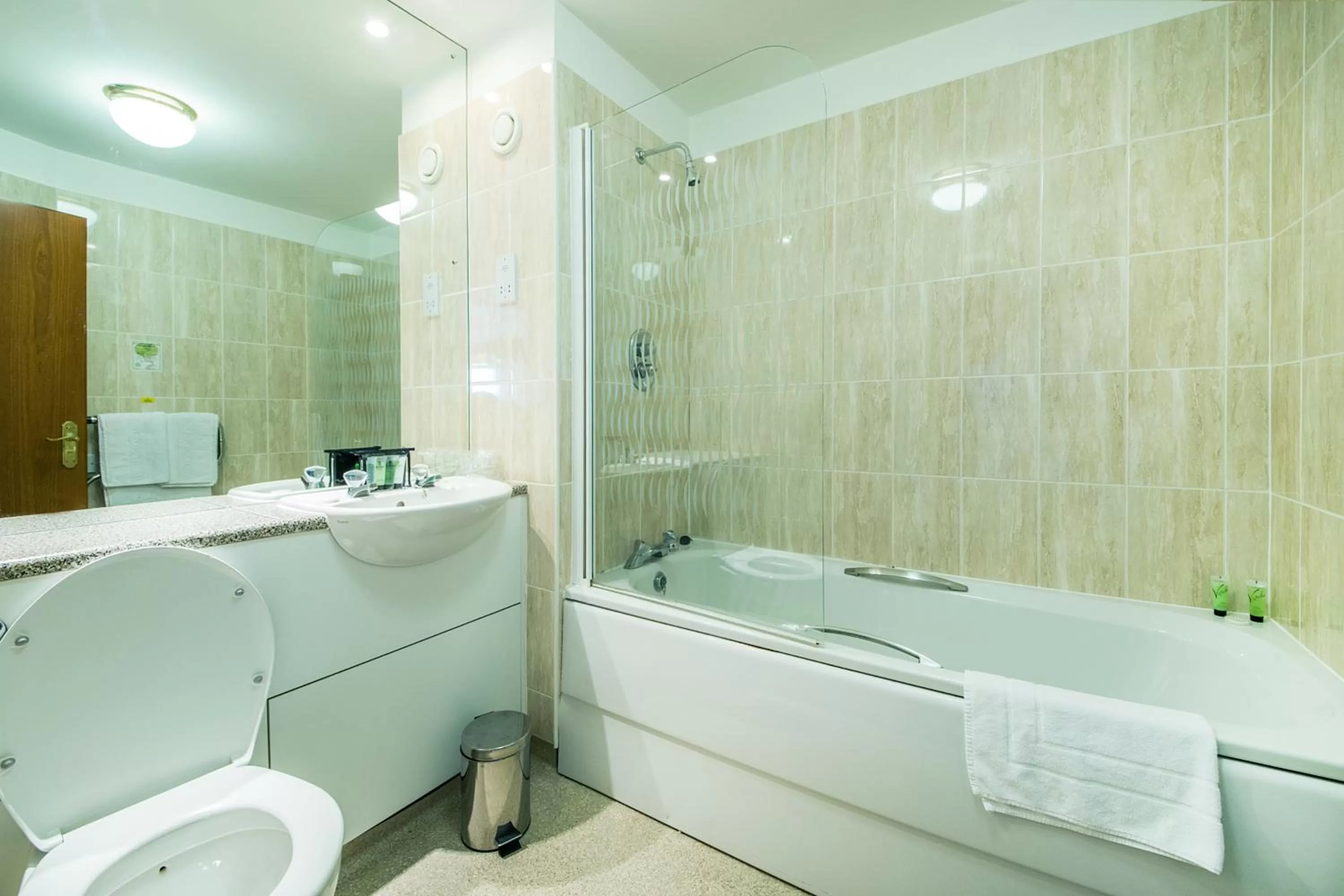 Toilet in Arden Hotel And Leisure Club