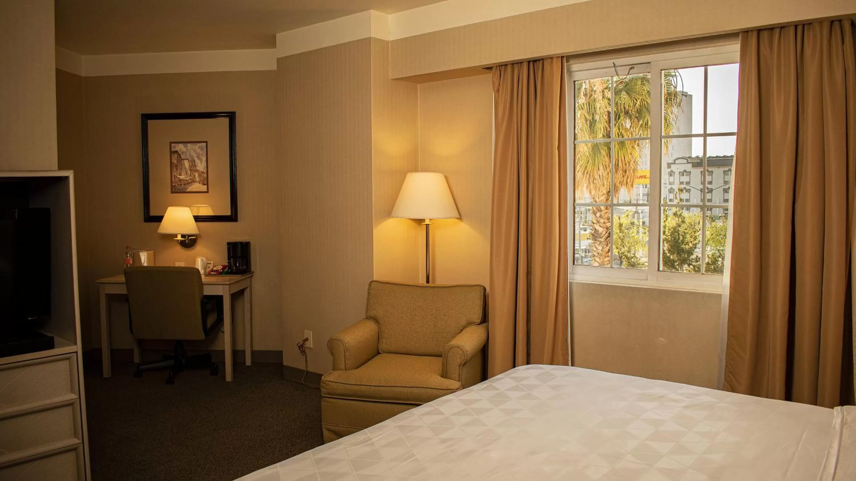 Photo of the whole room, Bed in Holiday Inn Leon-Convention Center by IHG