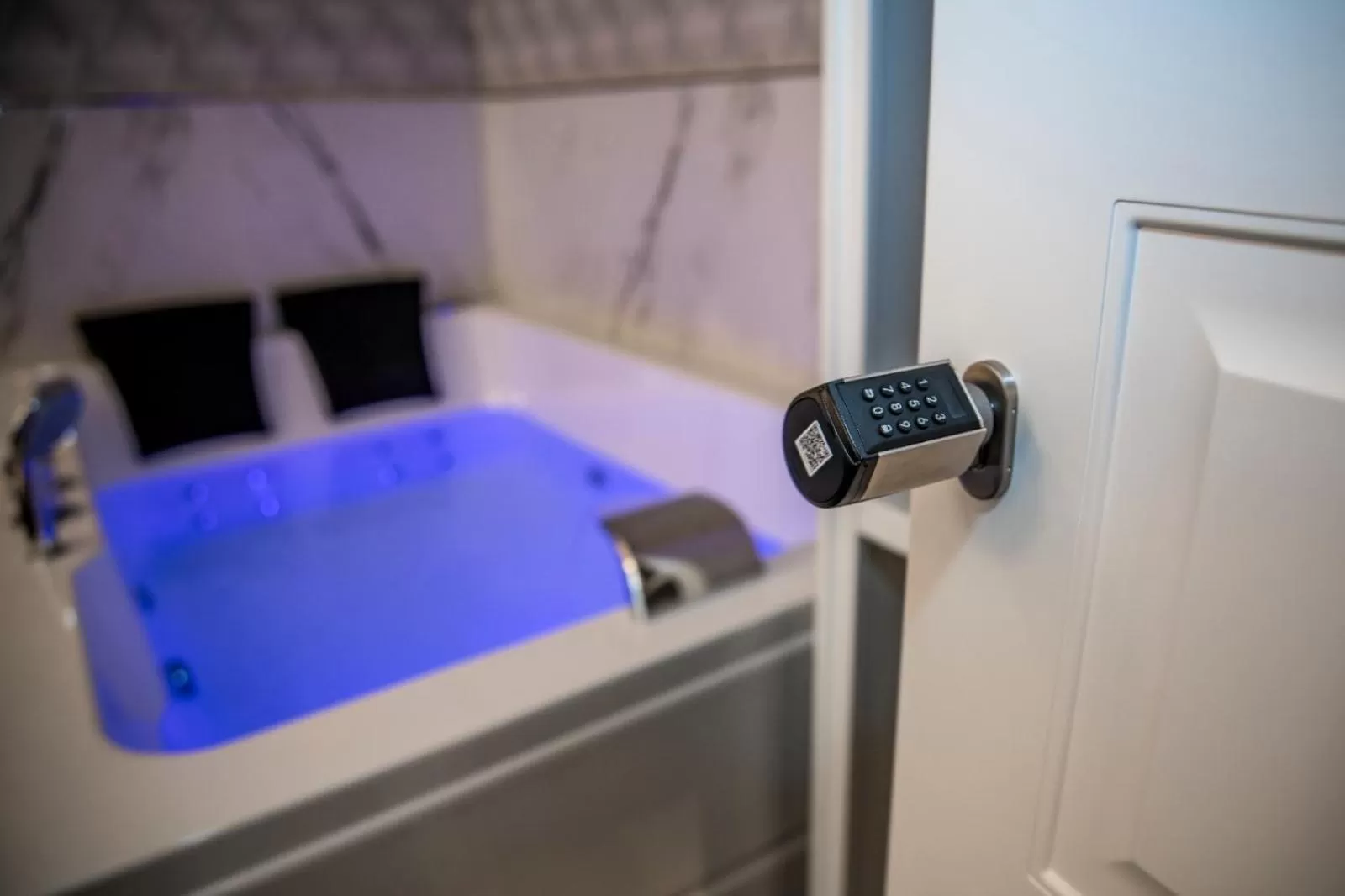 Hot Tub in Sole Luxury Bed and Breakfast