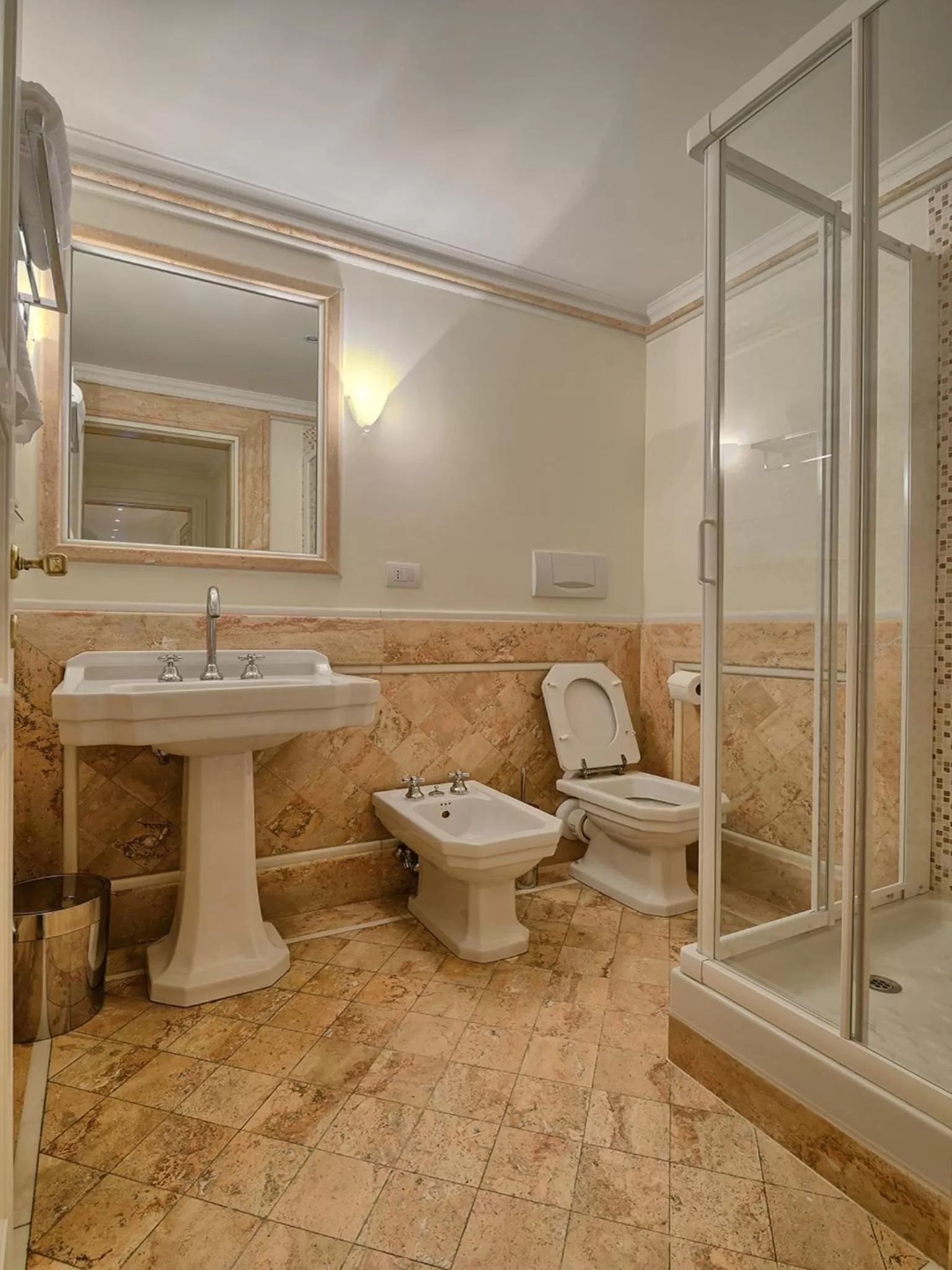 Bathroom in Polinari Rooms San Pietro Roma