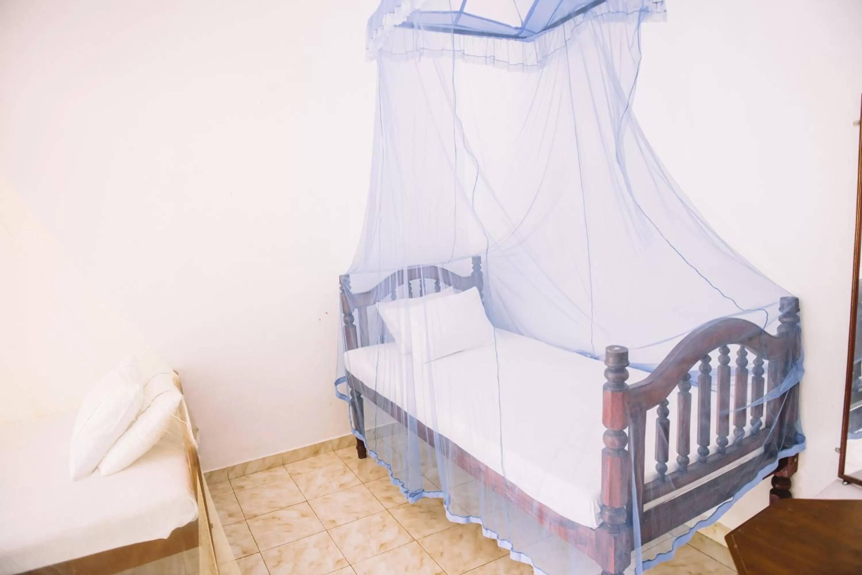 Photo of the whole room, Bed in Kadolana Guest House