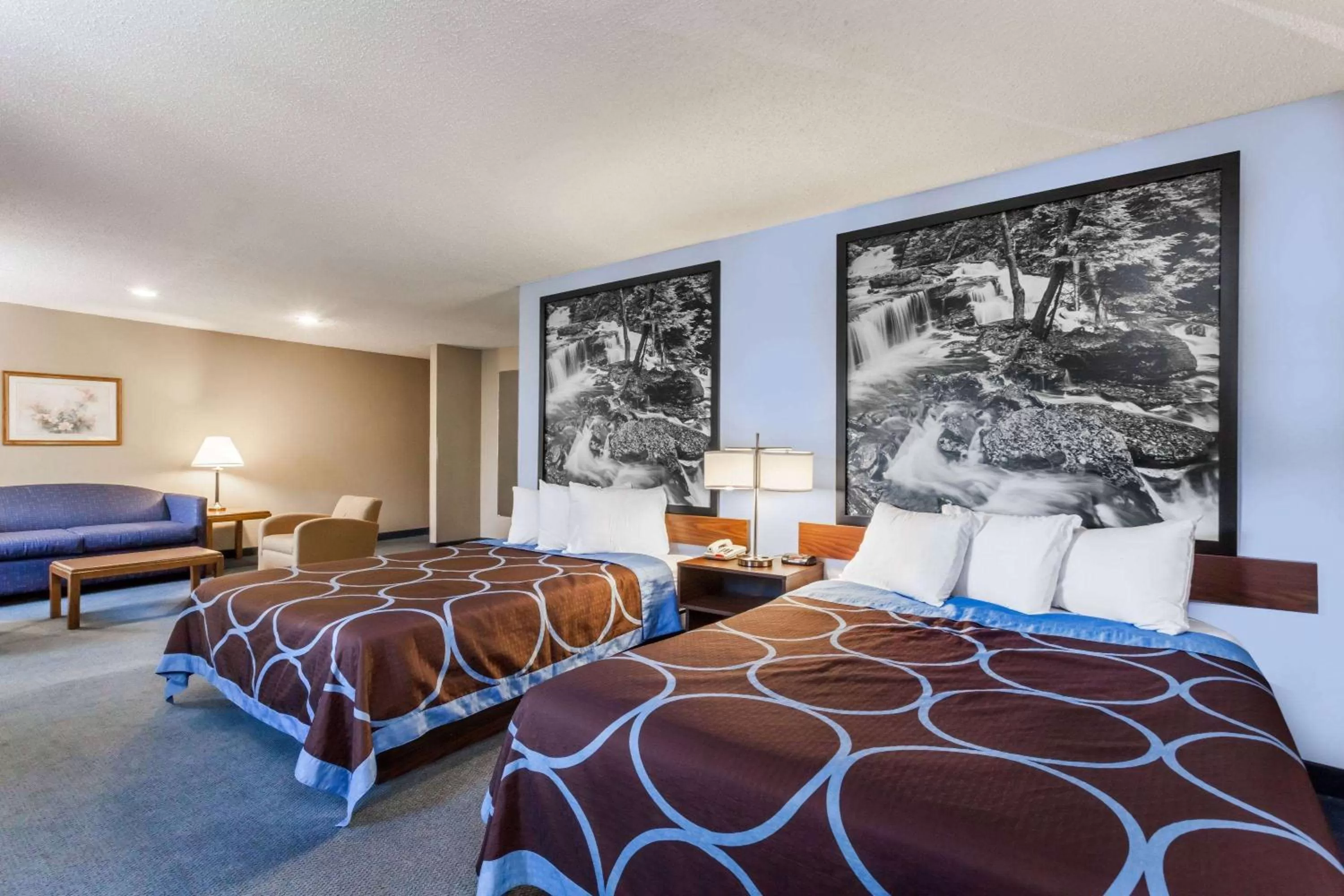Photo of the whole room, Bed in Super 8 by Wyndham East Stroudsburg - Poconos