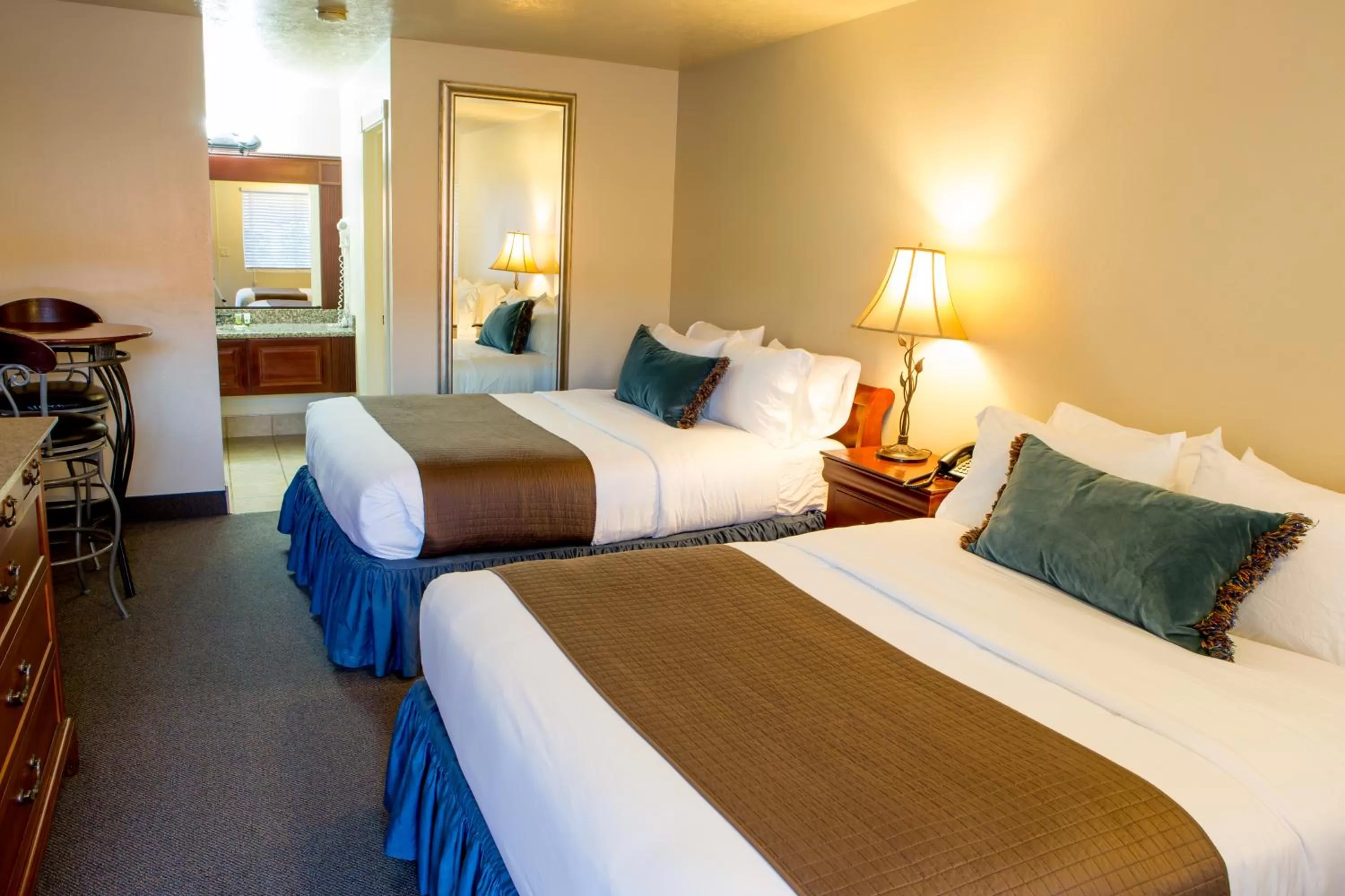 Photo of the whole room, Bed in The Chalet