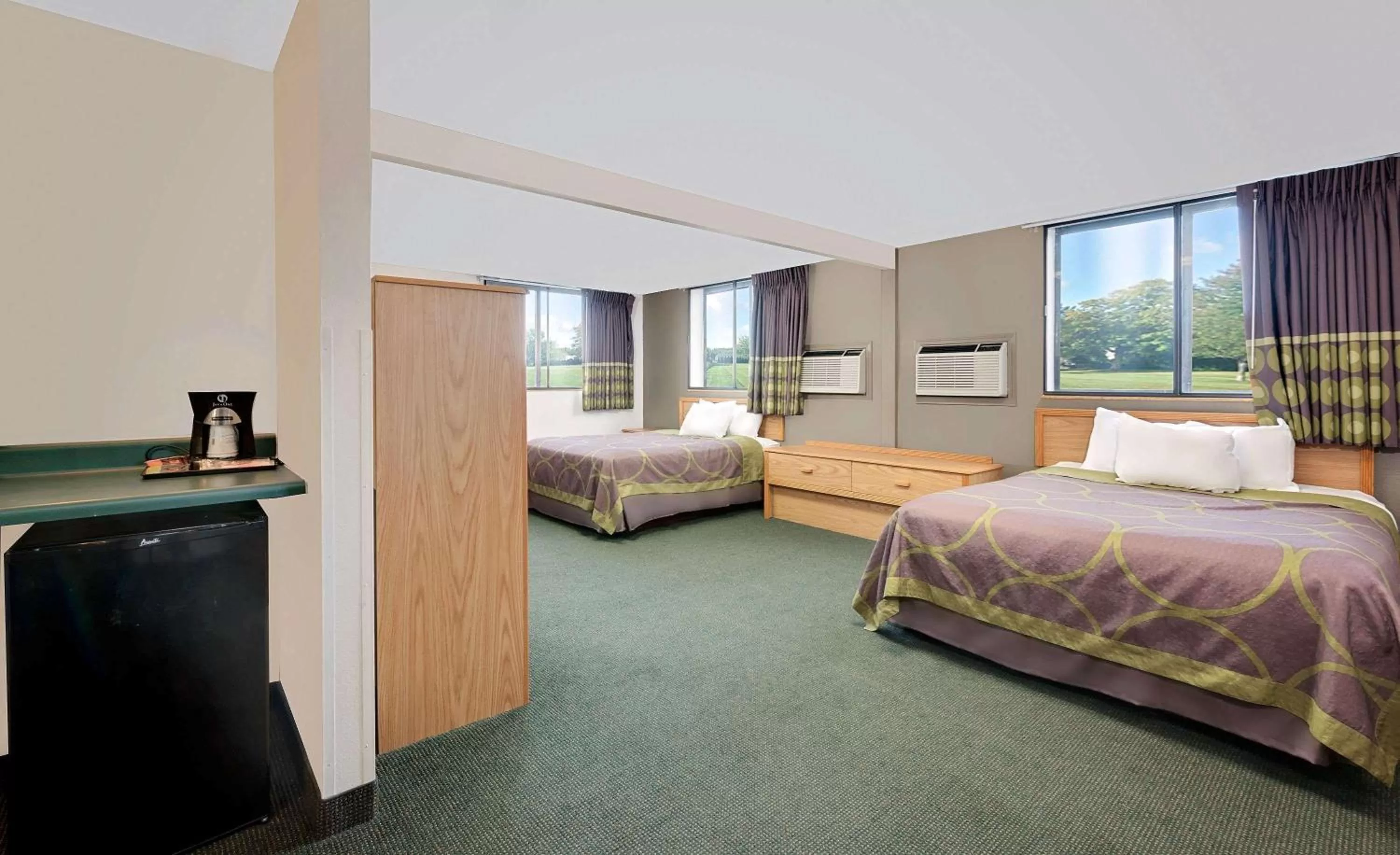 Photo of the whole room, Bed in Super 8 by Wyndham Spearfish