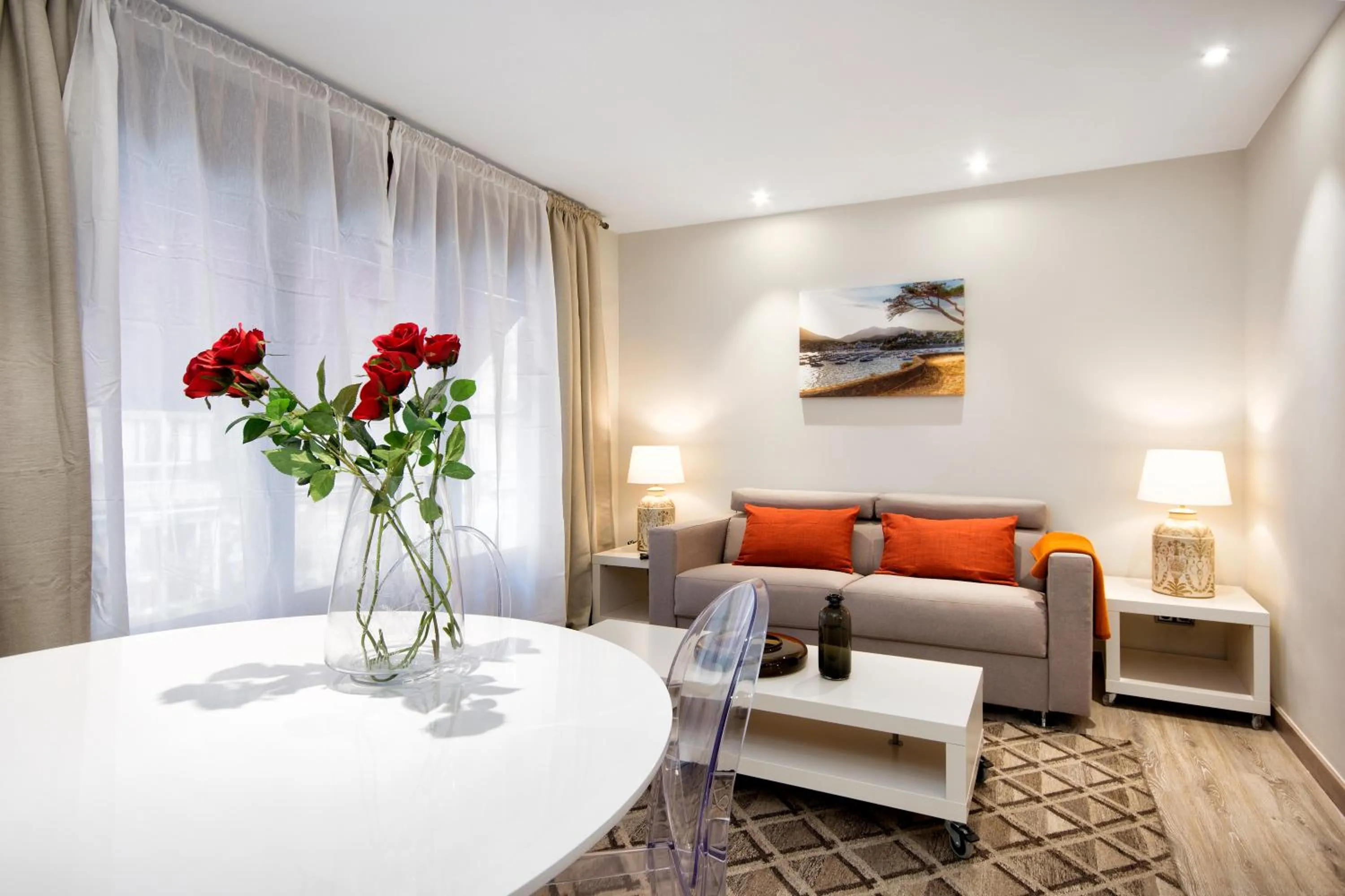 Living room in Eixample Building Apartments by Mercedes Heritage