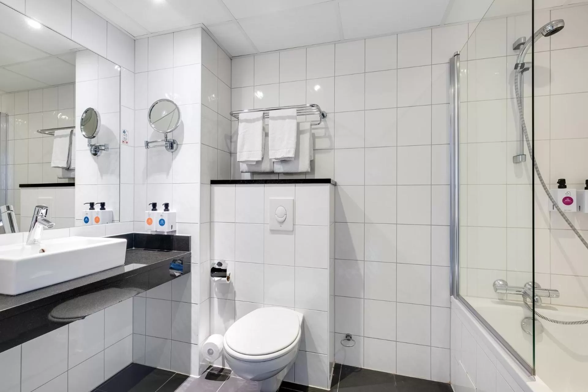 Shower in Quality Hotel Residence