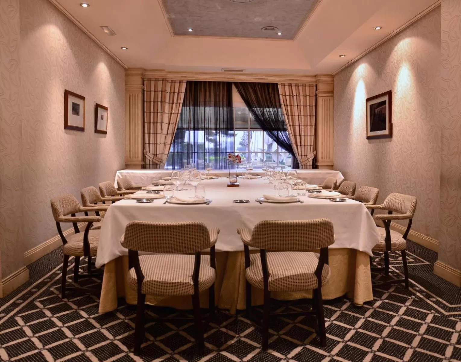 Lunch in Beatriz Toledo Auditorium & Spa