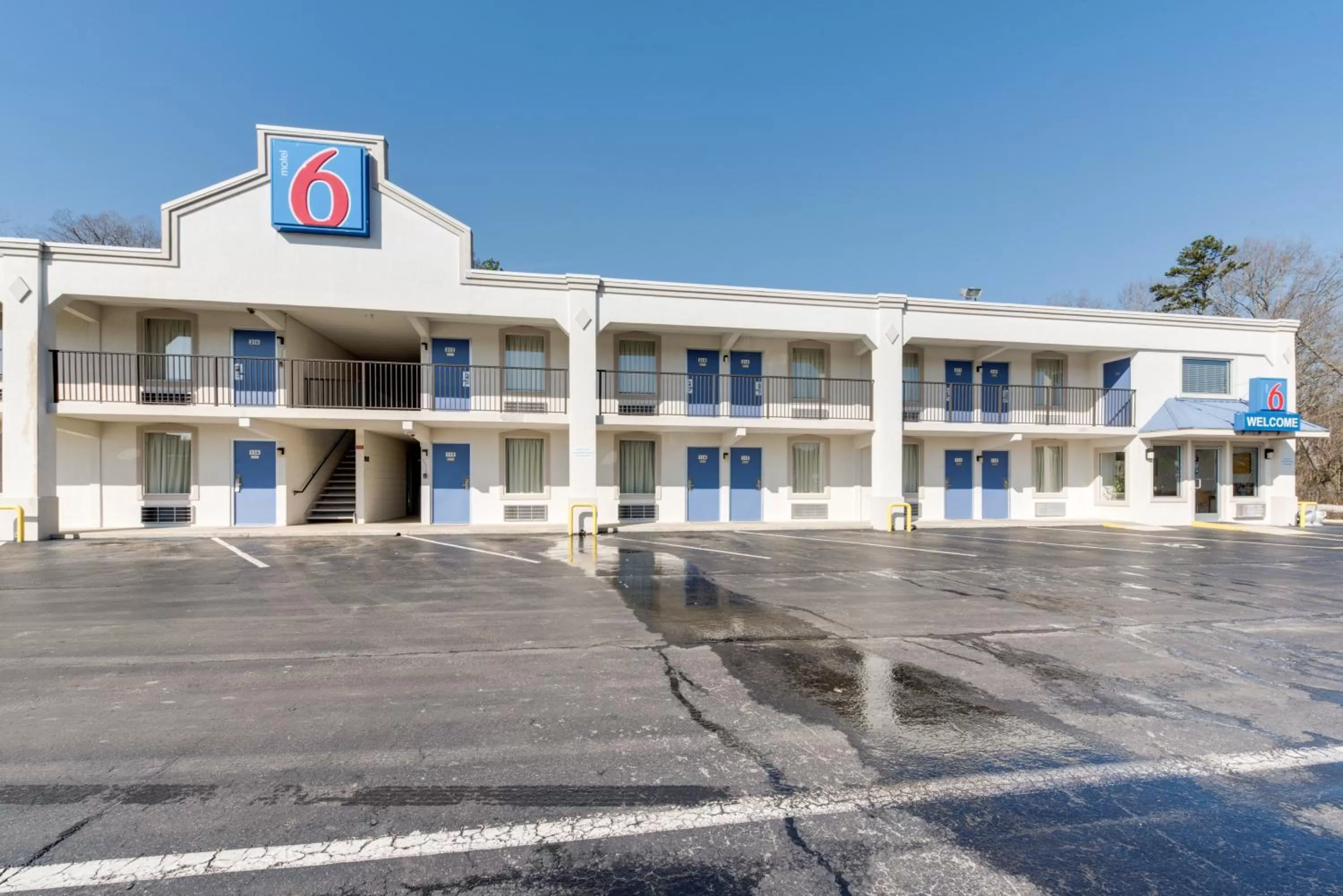 Facade/entrance in Motel 6-Kingston, TN