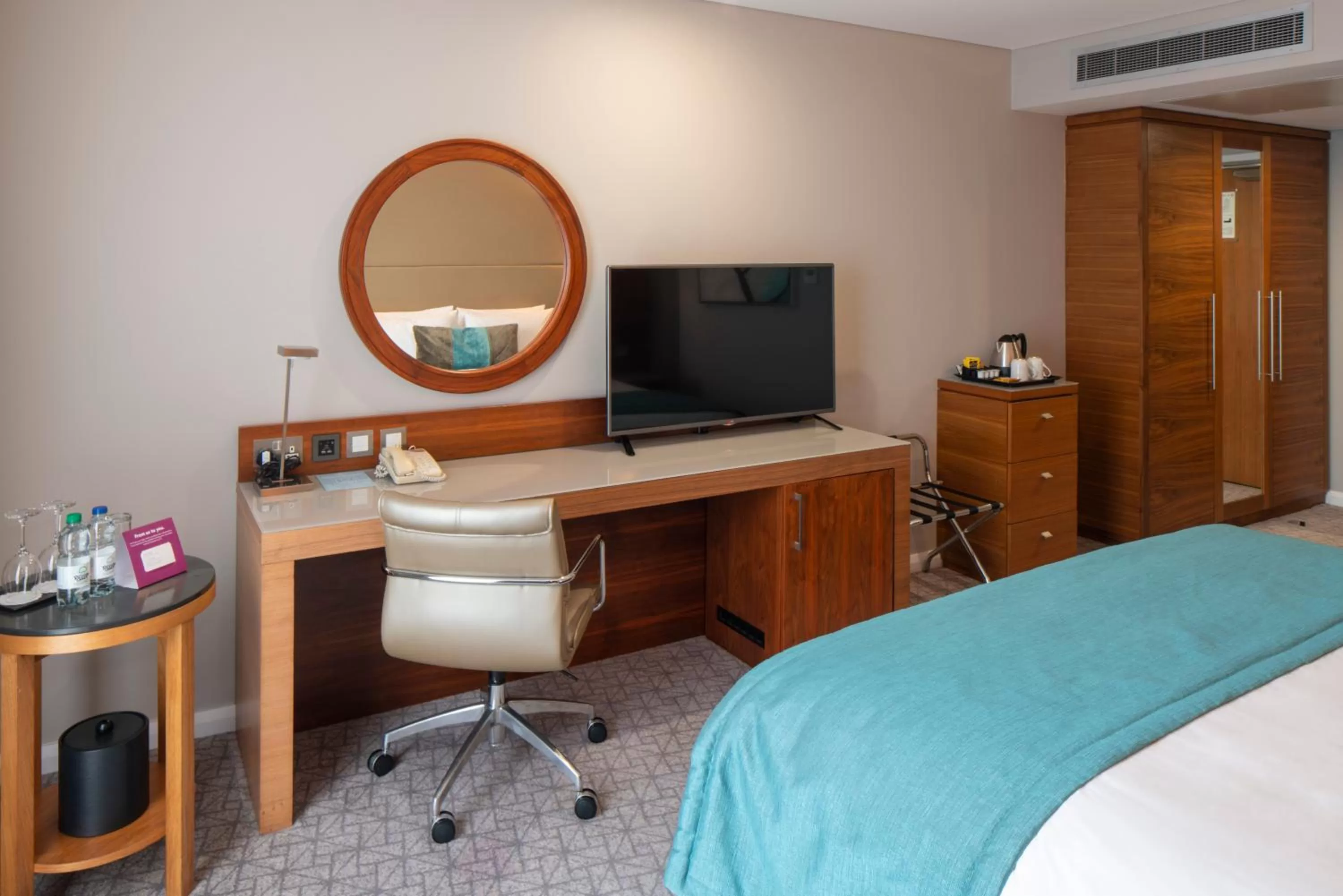 TV and multimedia, Bed in Crowne Plaza London - Docklands by IHG