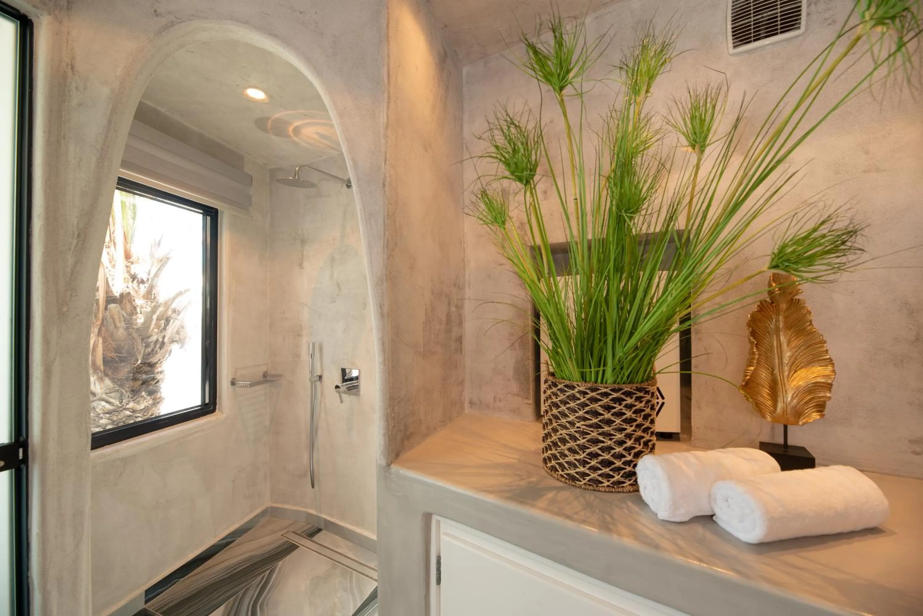Bathroom in Daydream Luxury Suites