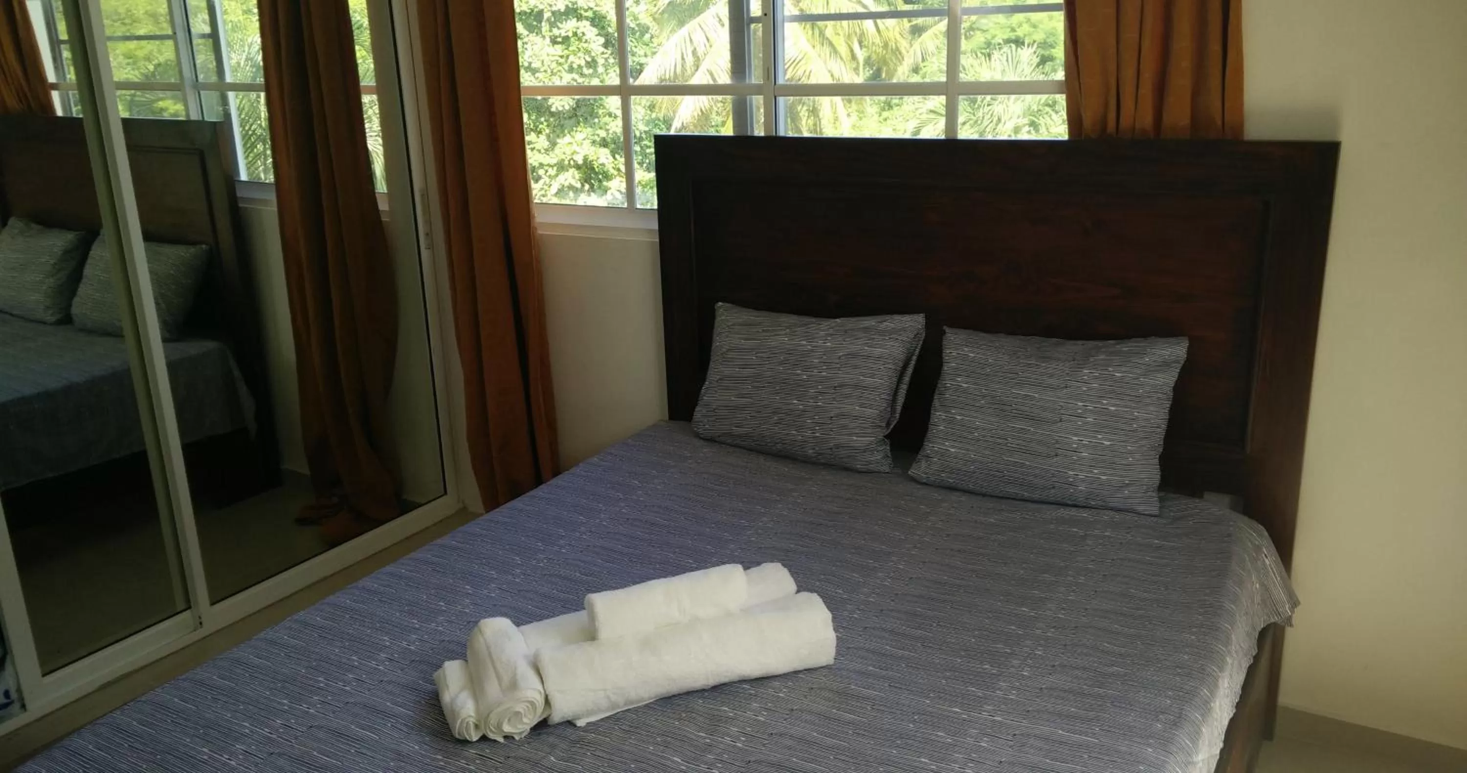 Decorative detail, Room Photo in White Sands shared apartments