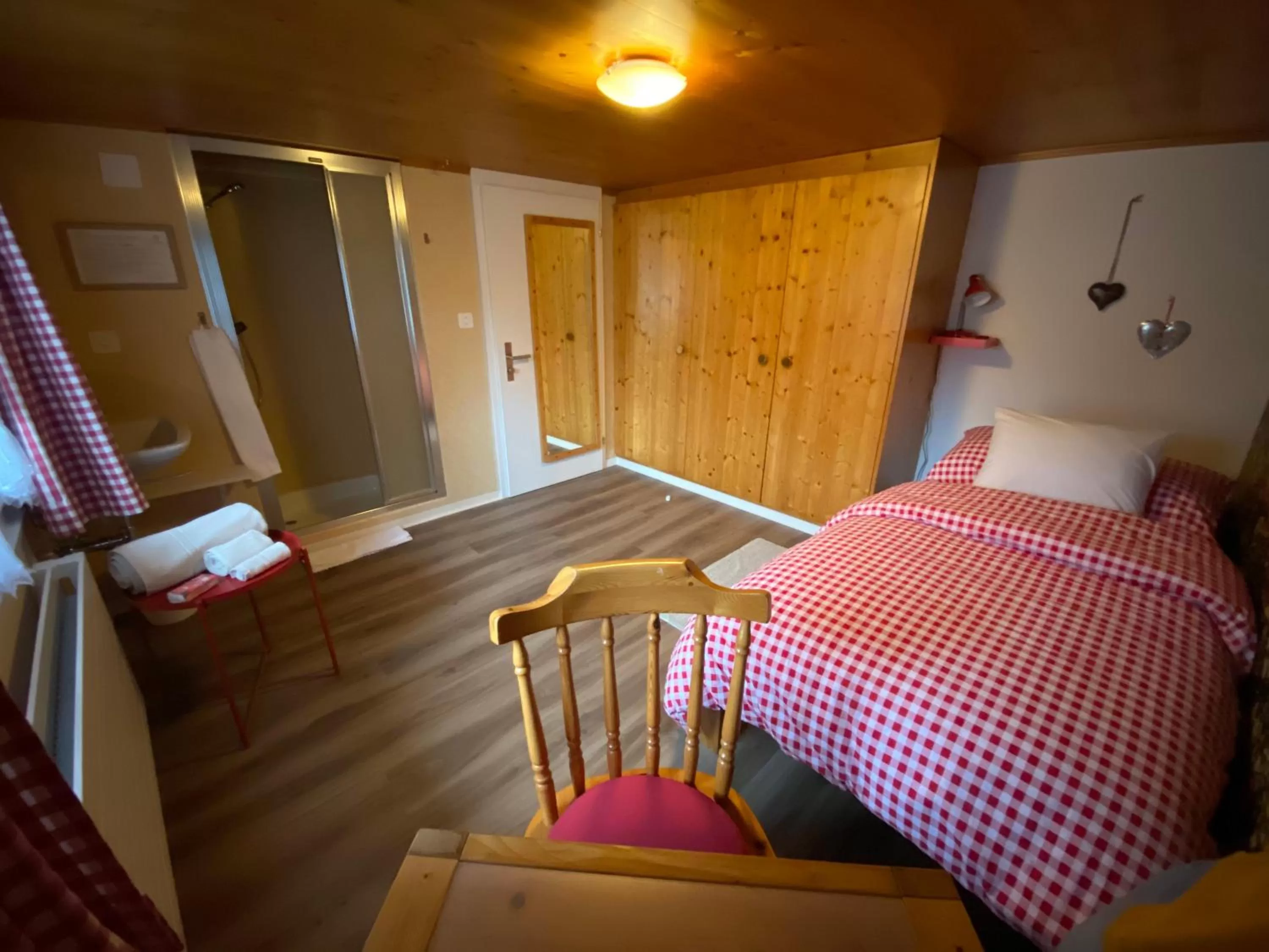 Photo of the whole room, Bed in Gasthaus Sternen