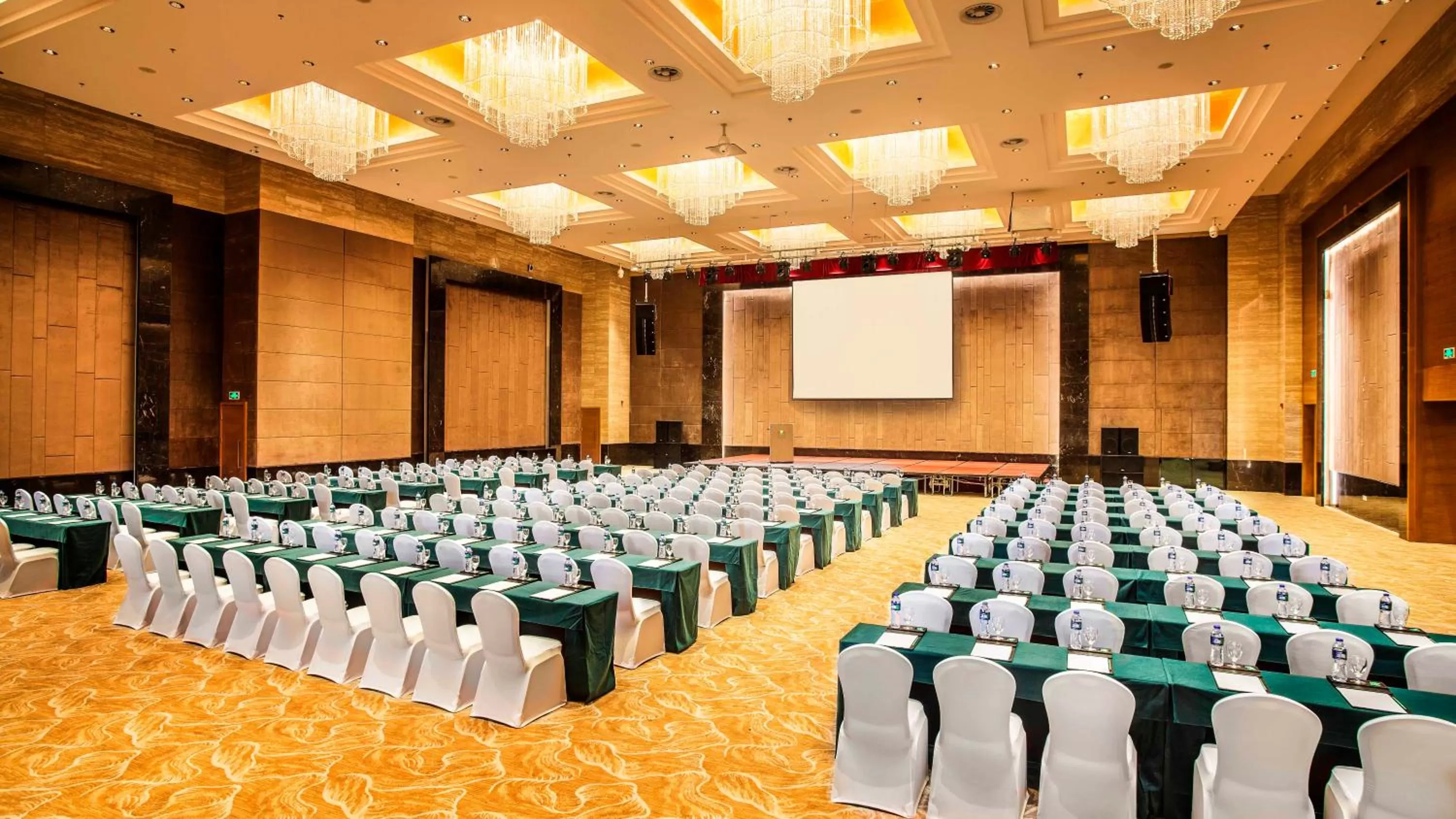 Meeting/conference room in Holiday Inn Nanchang Riverside by IHG