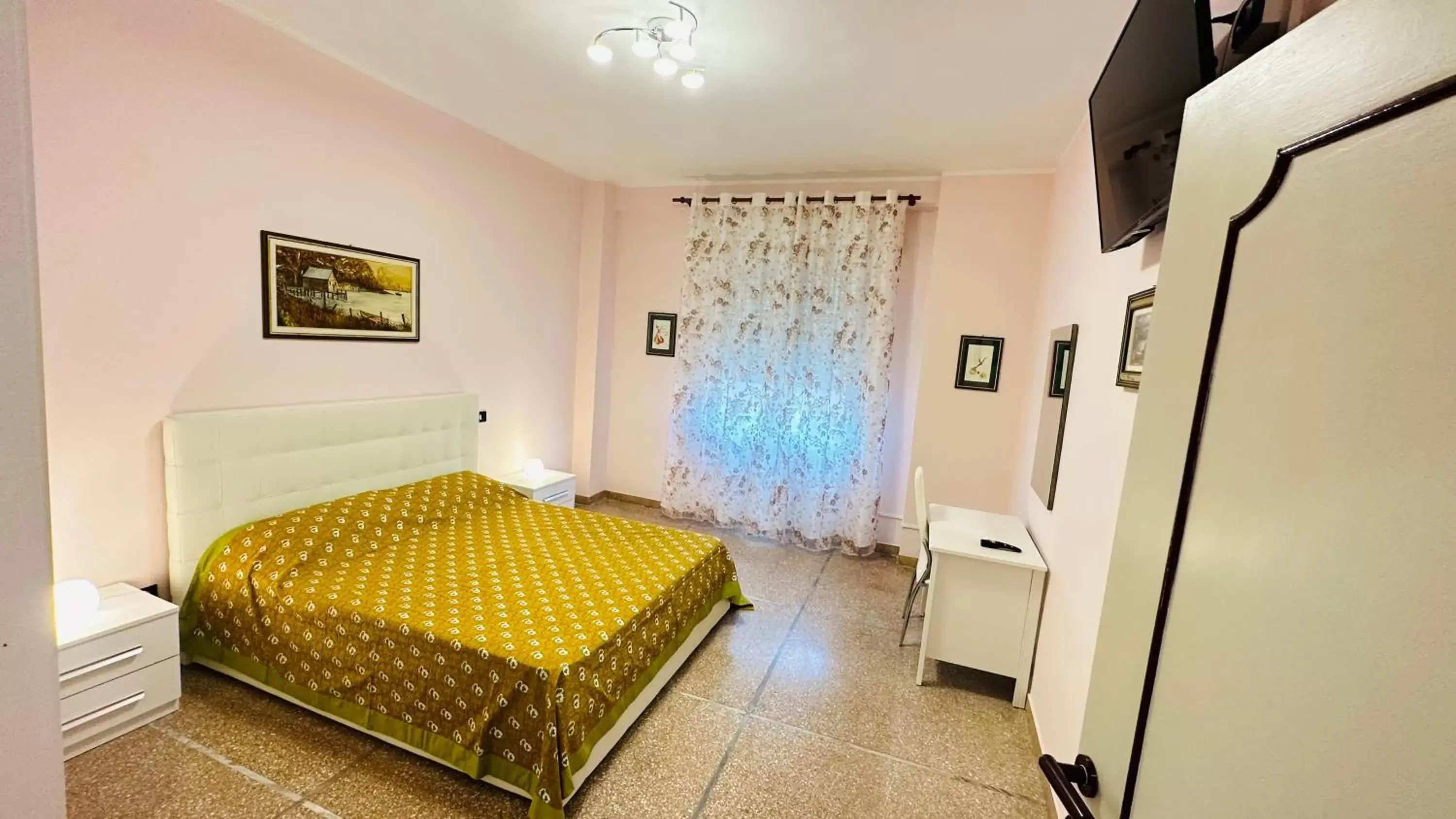 Triple Room with Shared Bathroom in B&B PEACE 2 Triple Room with Shared Bathroom in B&B PEACE 2