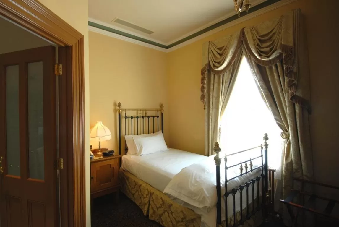 Bed in Craig's Royal Hotel