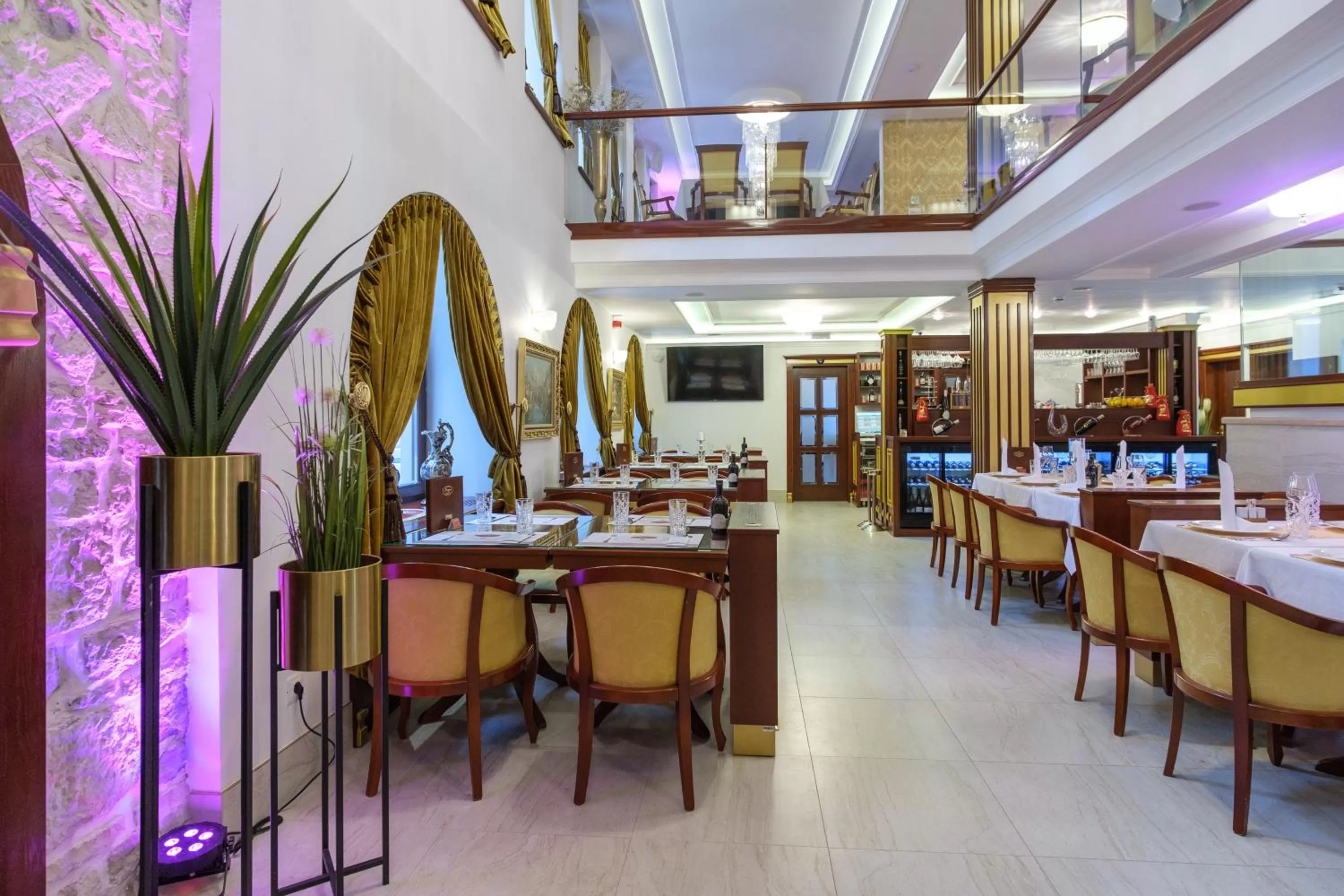 Restaurant/places to eat in Integra Hotel