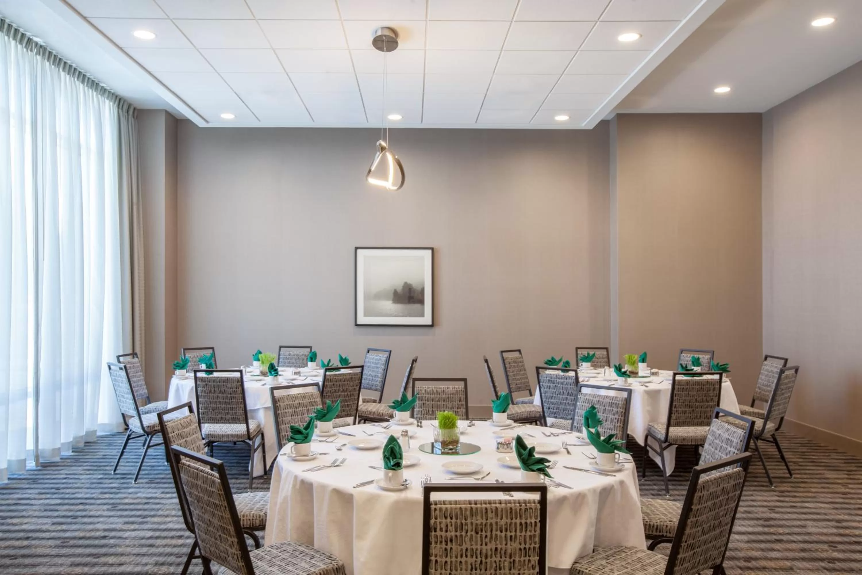 Meeting/conference room in Holiday Inn Cleveland Clinic by IHG