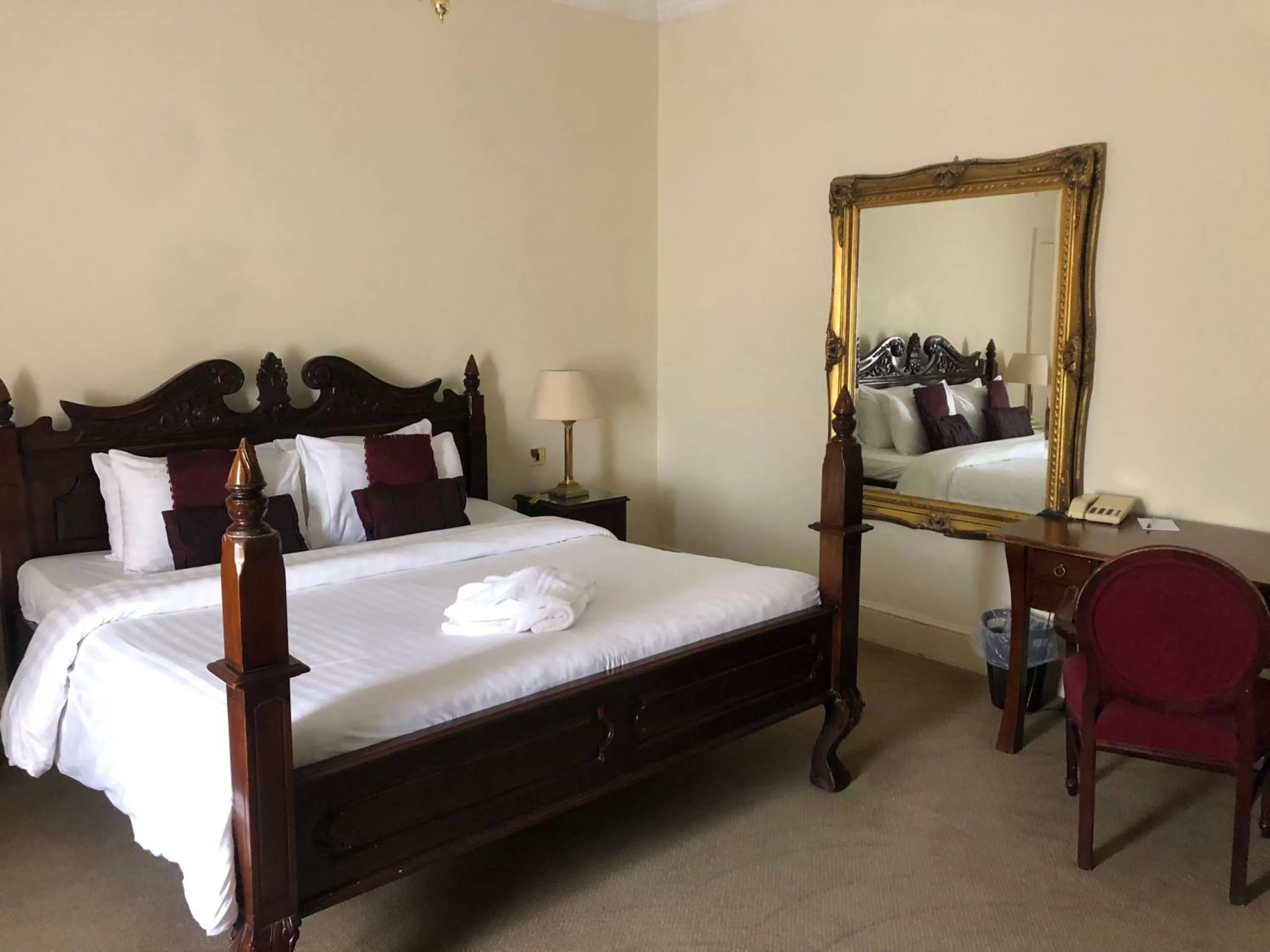 Bed in Park House Hotel
