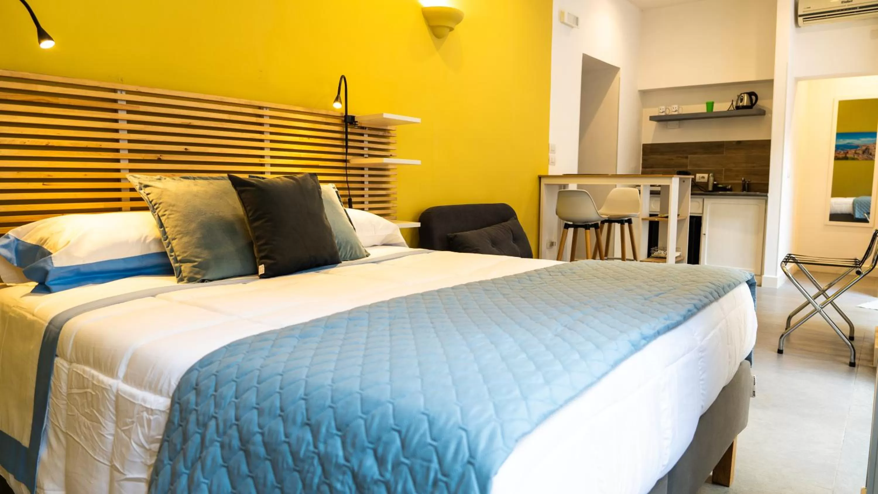 Bedroom, Bed in Real Passeggio di Napoli