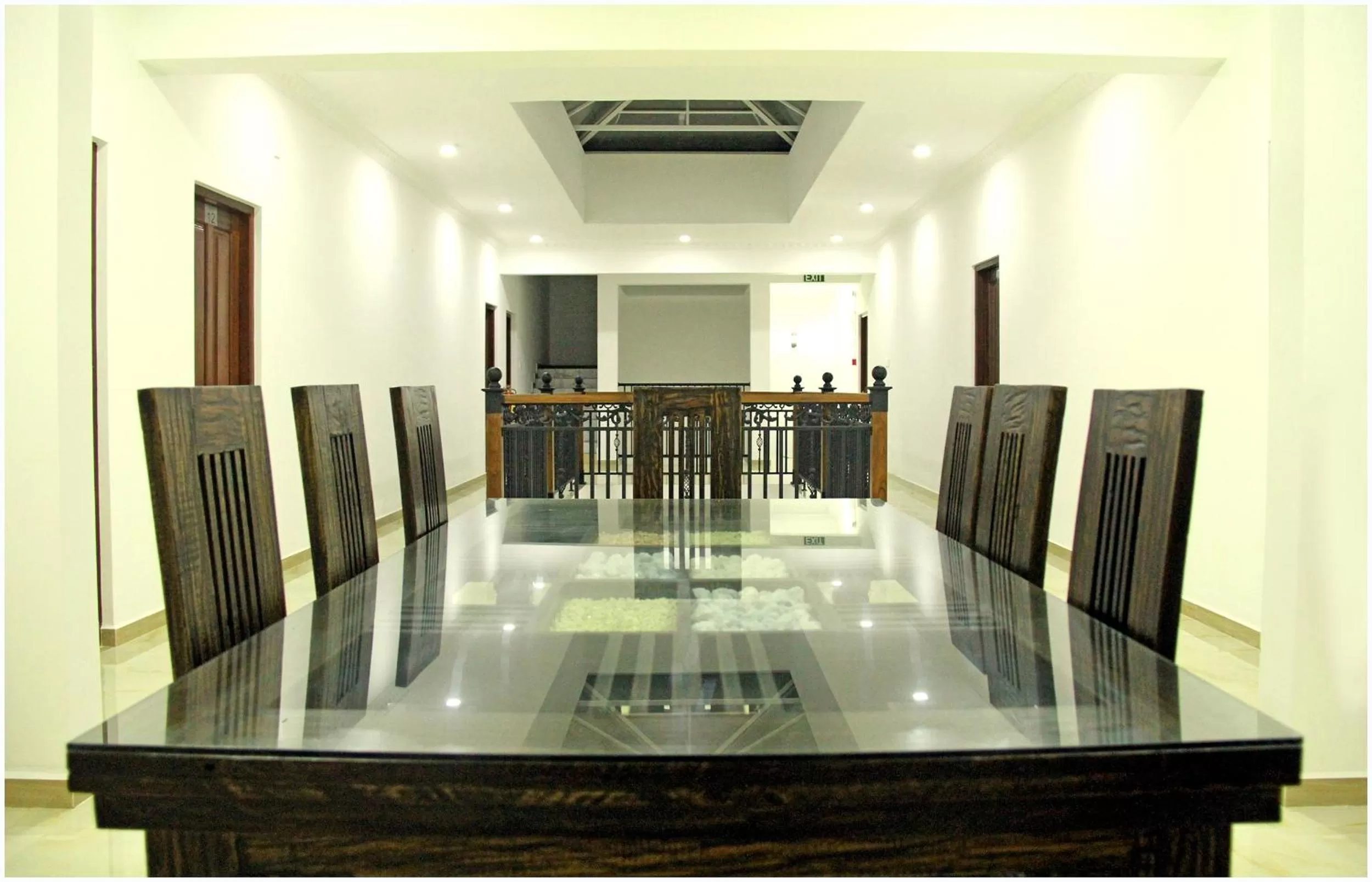 Dining area in Ronaka Airport Transit Hotel