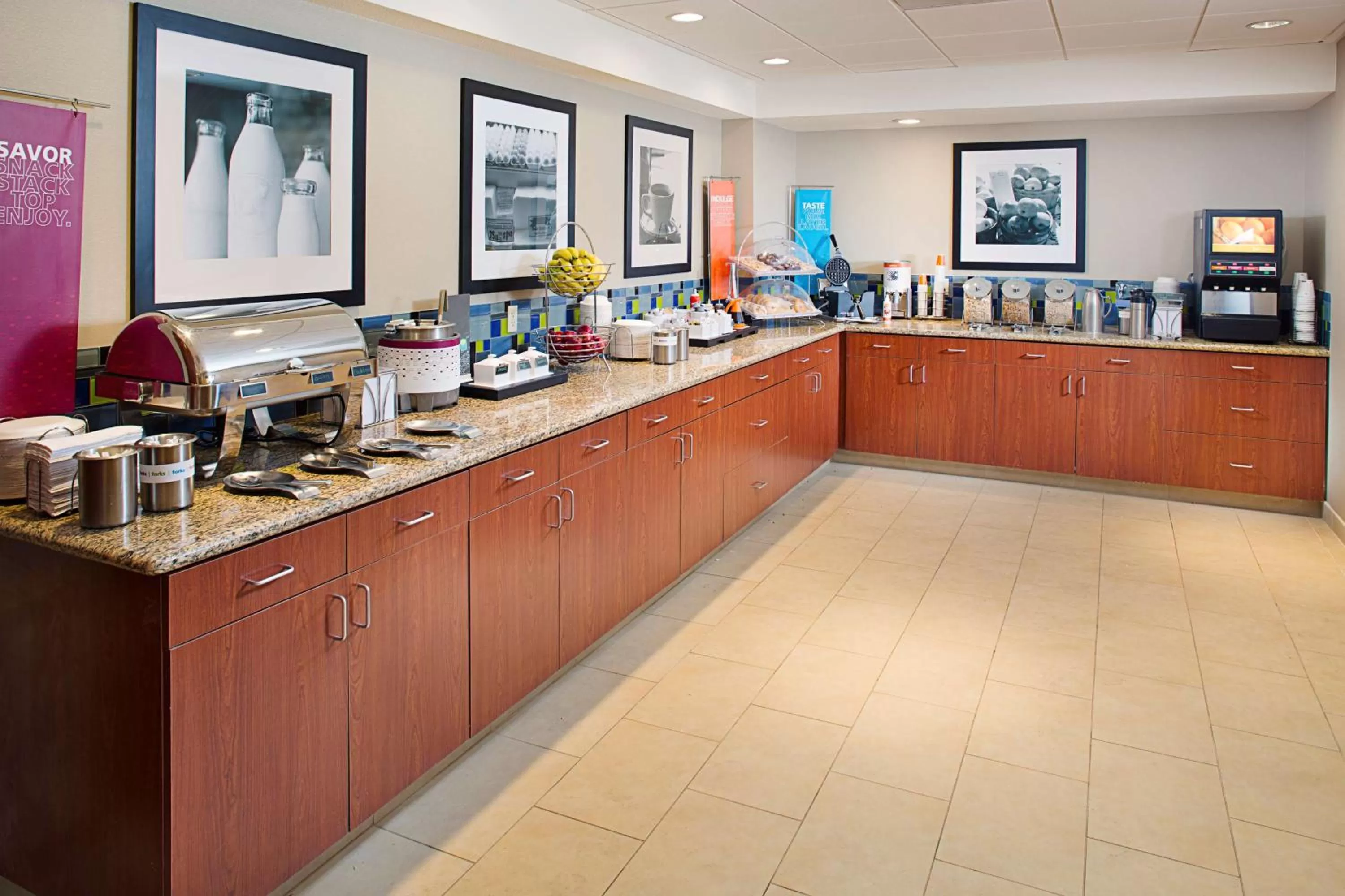 Breakfast in Hampton Inn & Suites Lancaster