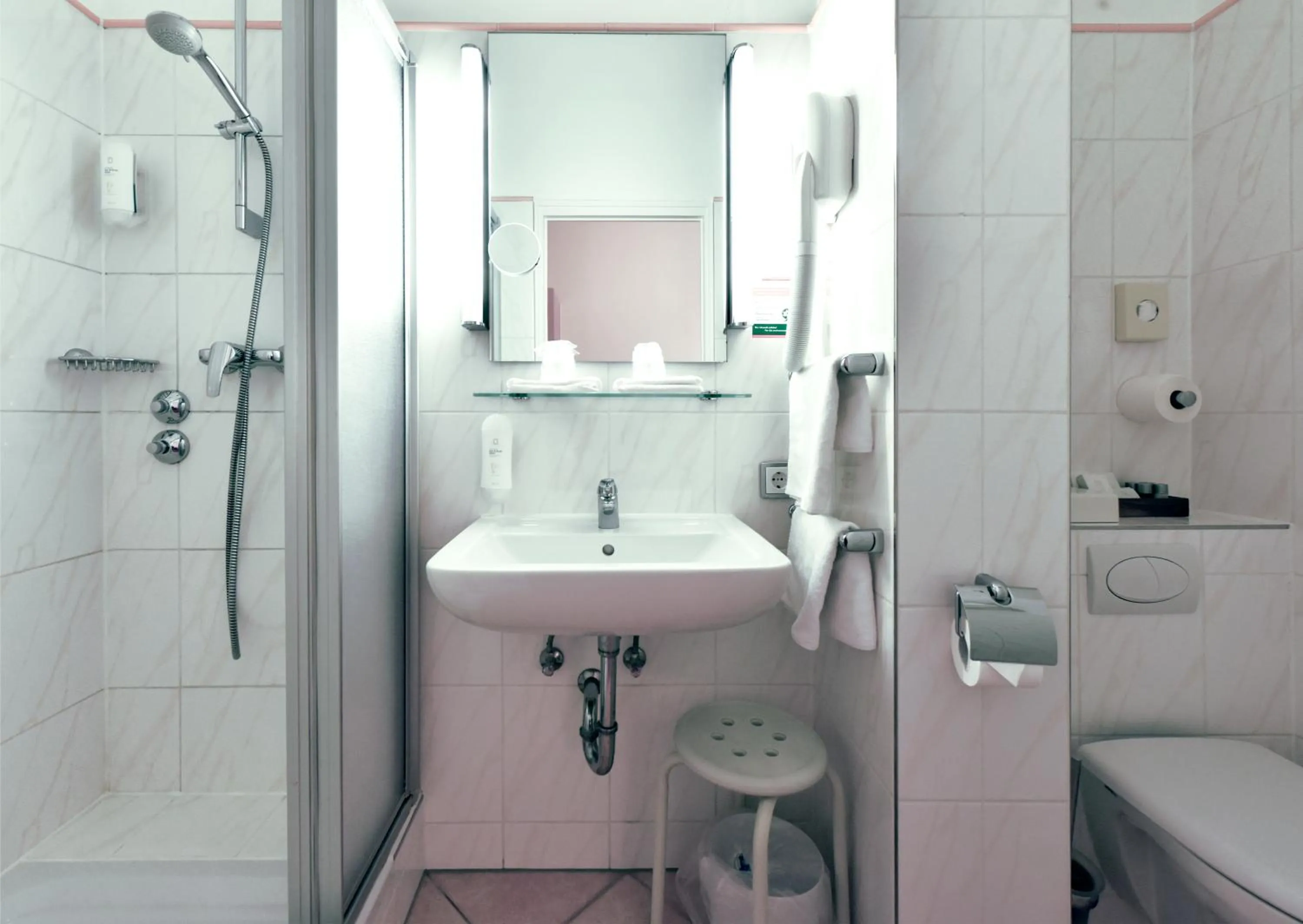 Bathroom in Hotel ADRIA München