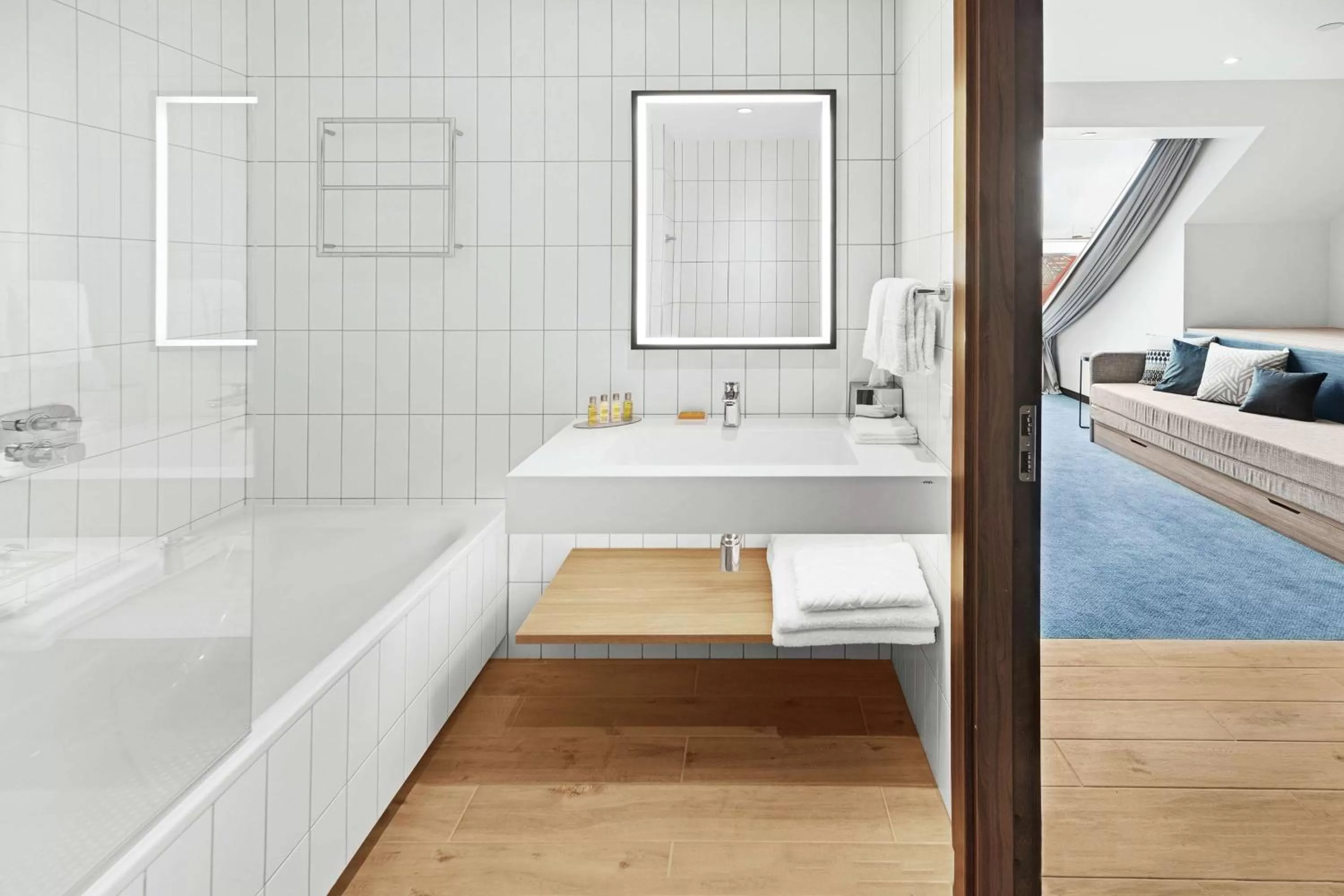 Bathroom, Bed in Hilton Garden Inn Riga Old Town