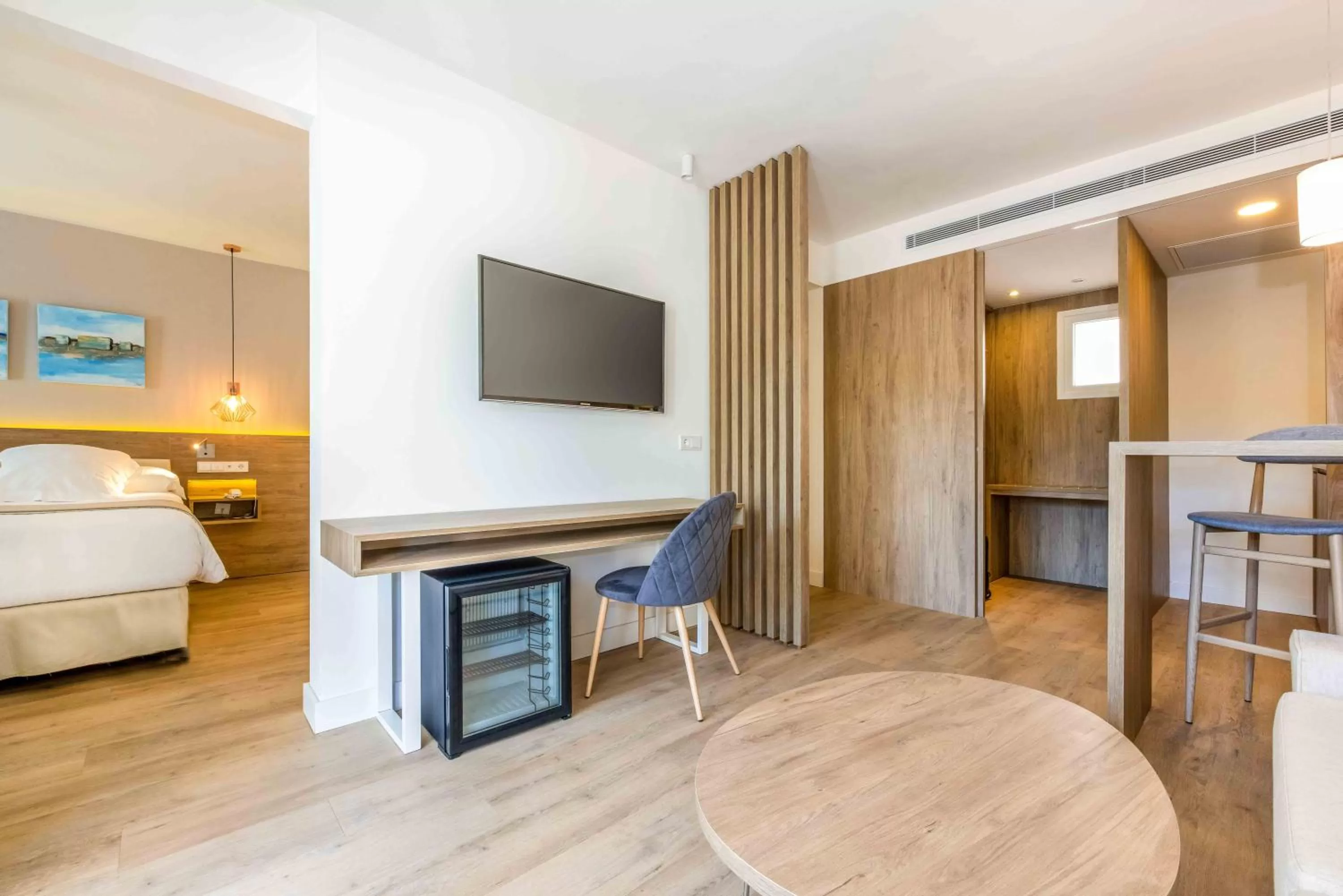 Living room, Bed in Valentin Somni Hotel & Suites