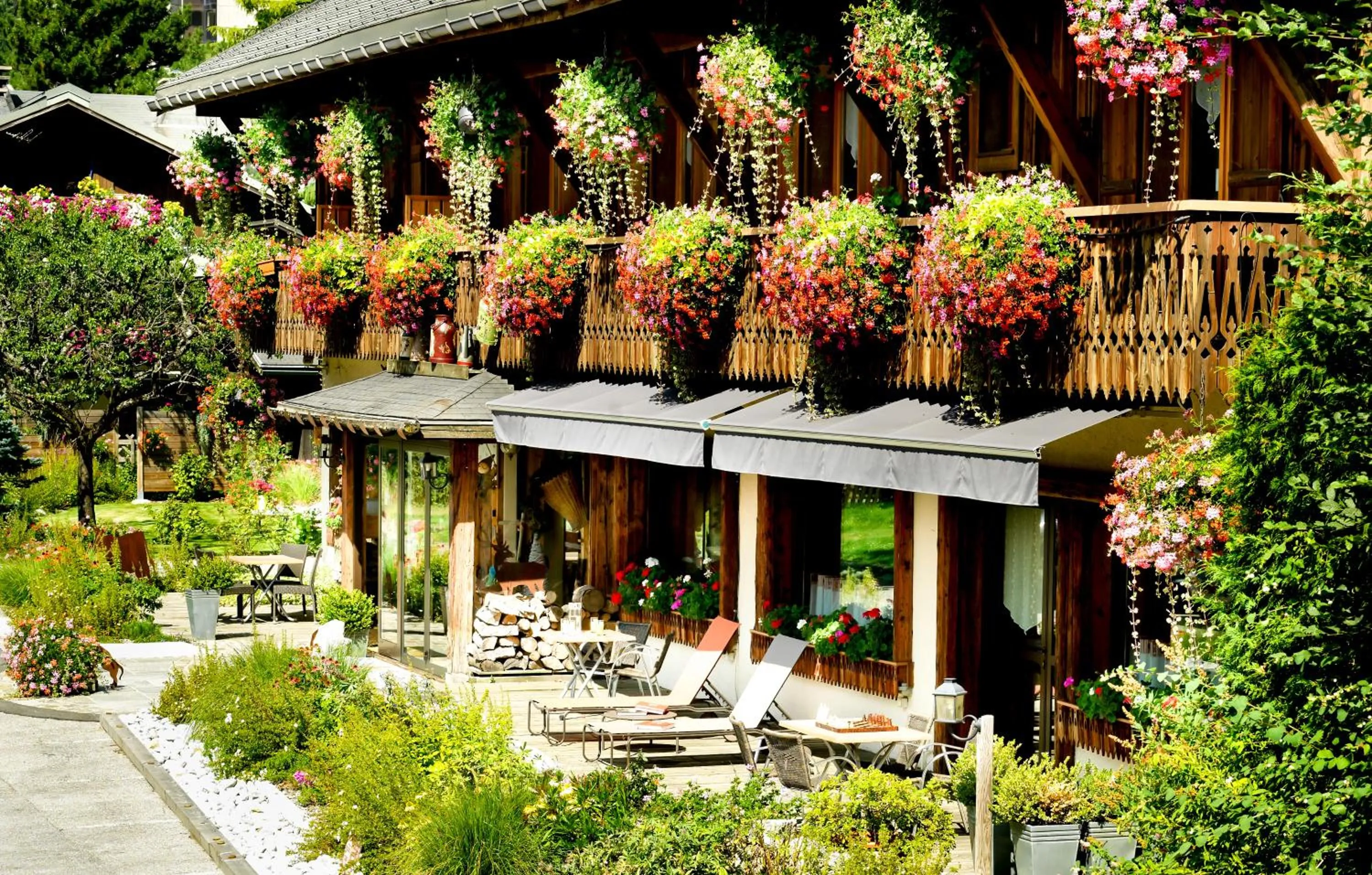 Property building in Auberge du Manoir