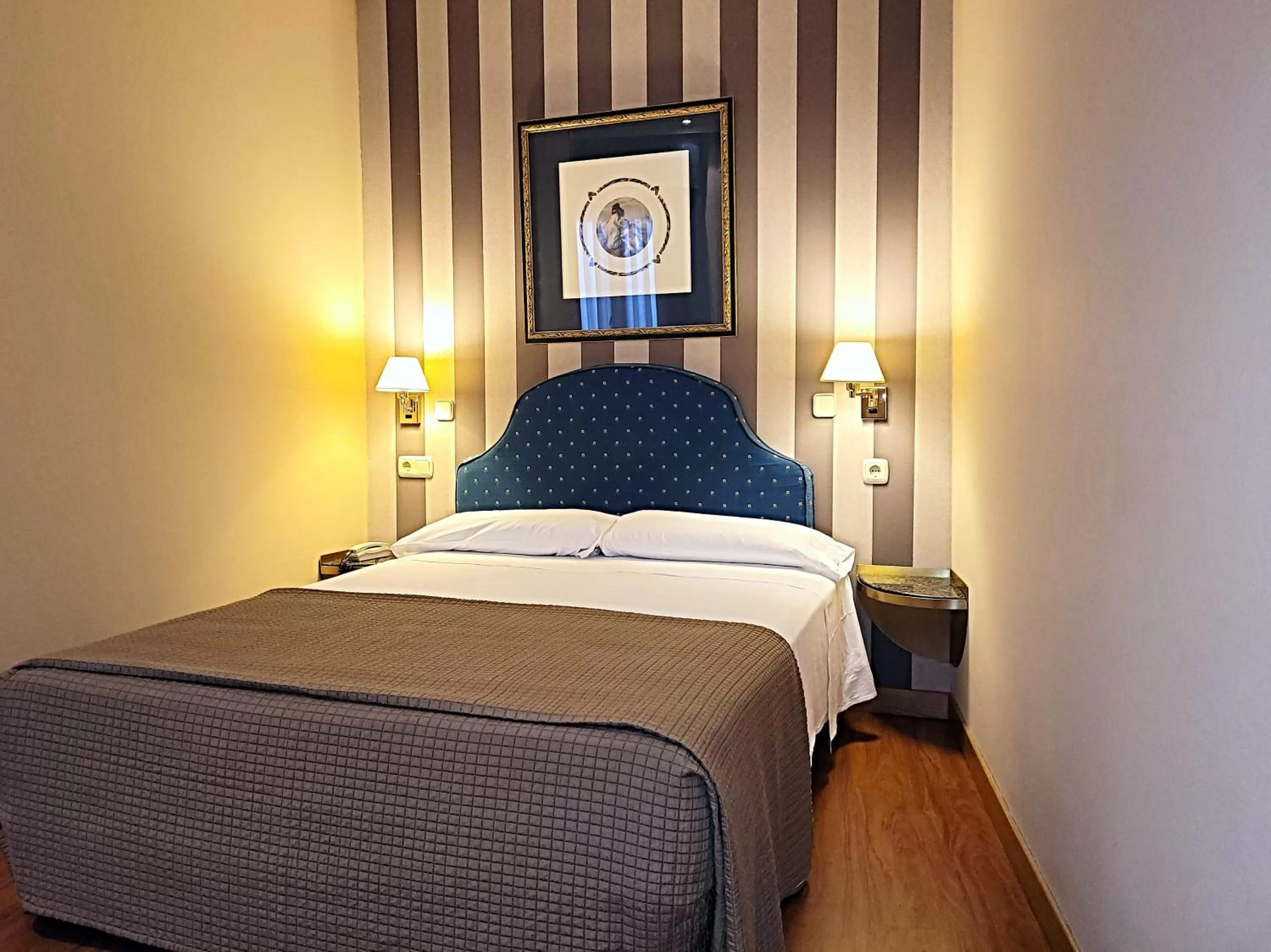 Guests, Bed in Hotel Imperial