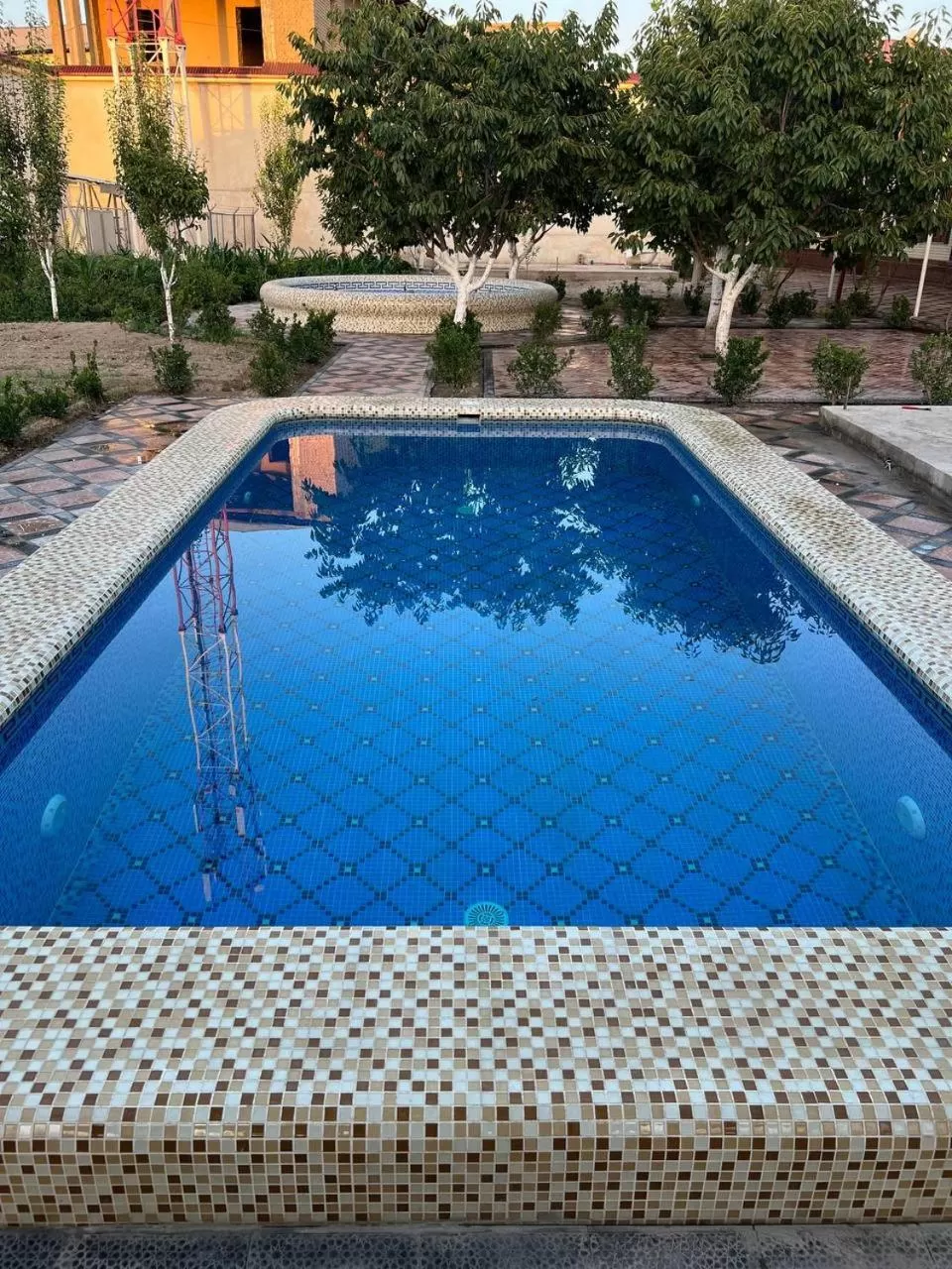 Swimming pool in Samarabonu Hotel