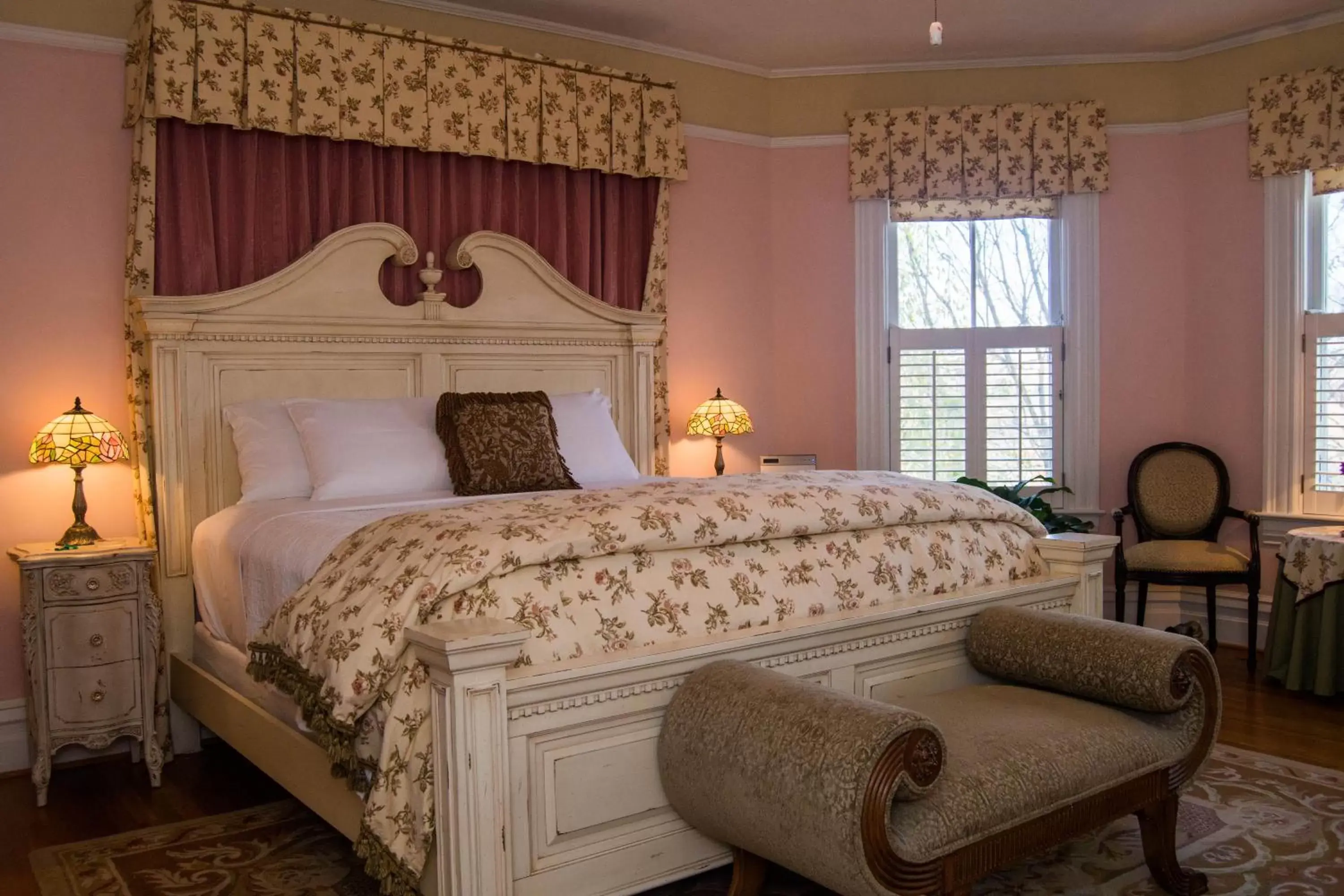 King Room with Mountain View in Oak Hill On Love Lane Bed and Breakfast Inn King Room with Mountain View in Oak Hill On Love Lane Bed and Breakfast Inn