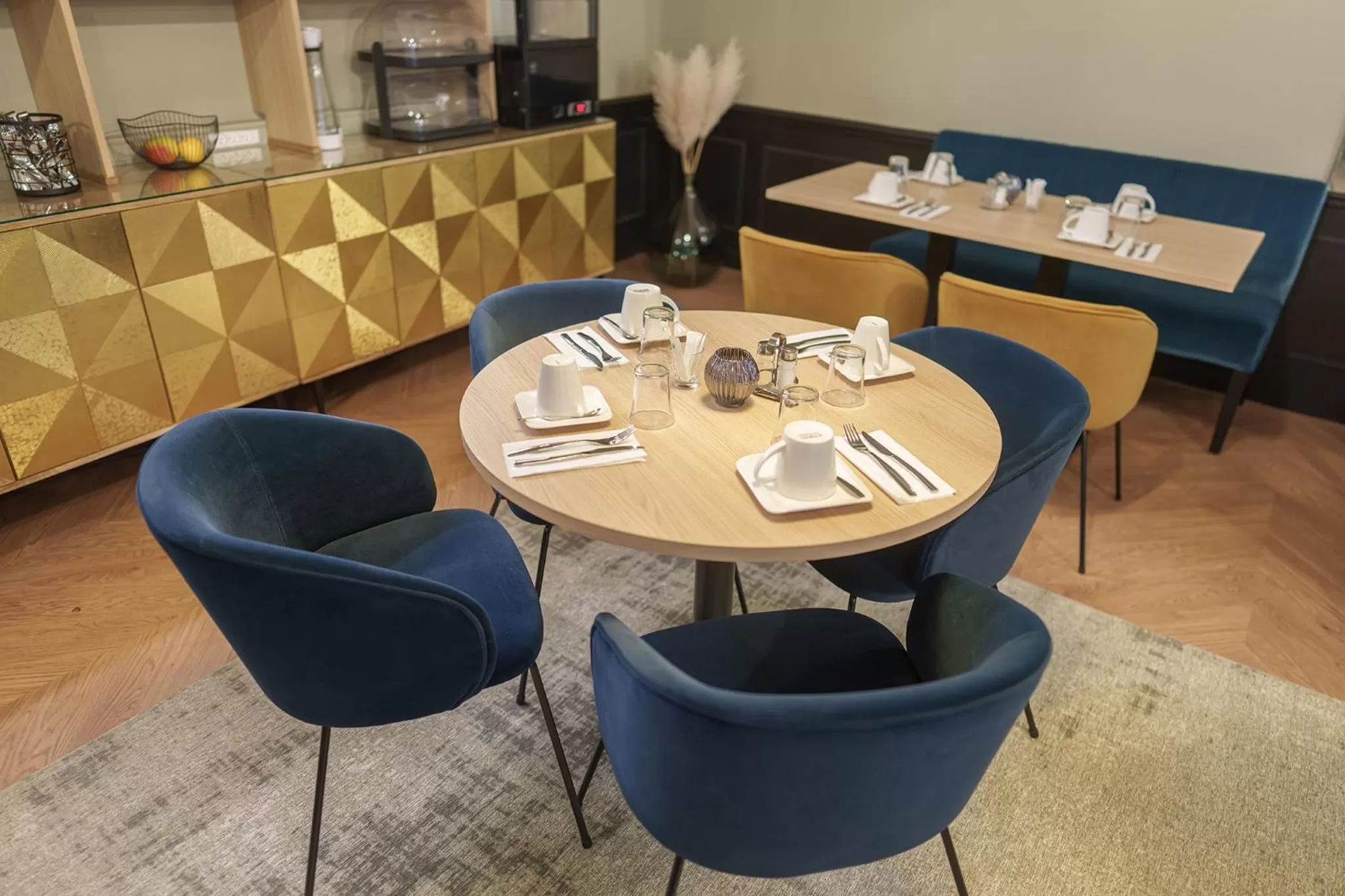 Dining area in Best Western Plus Le Picardy