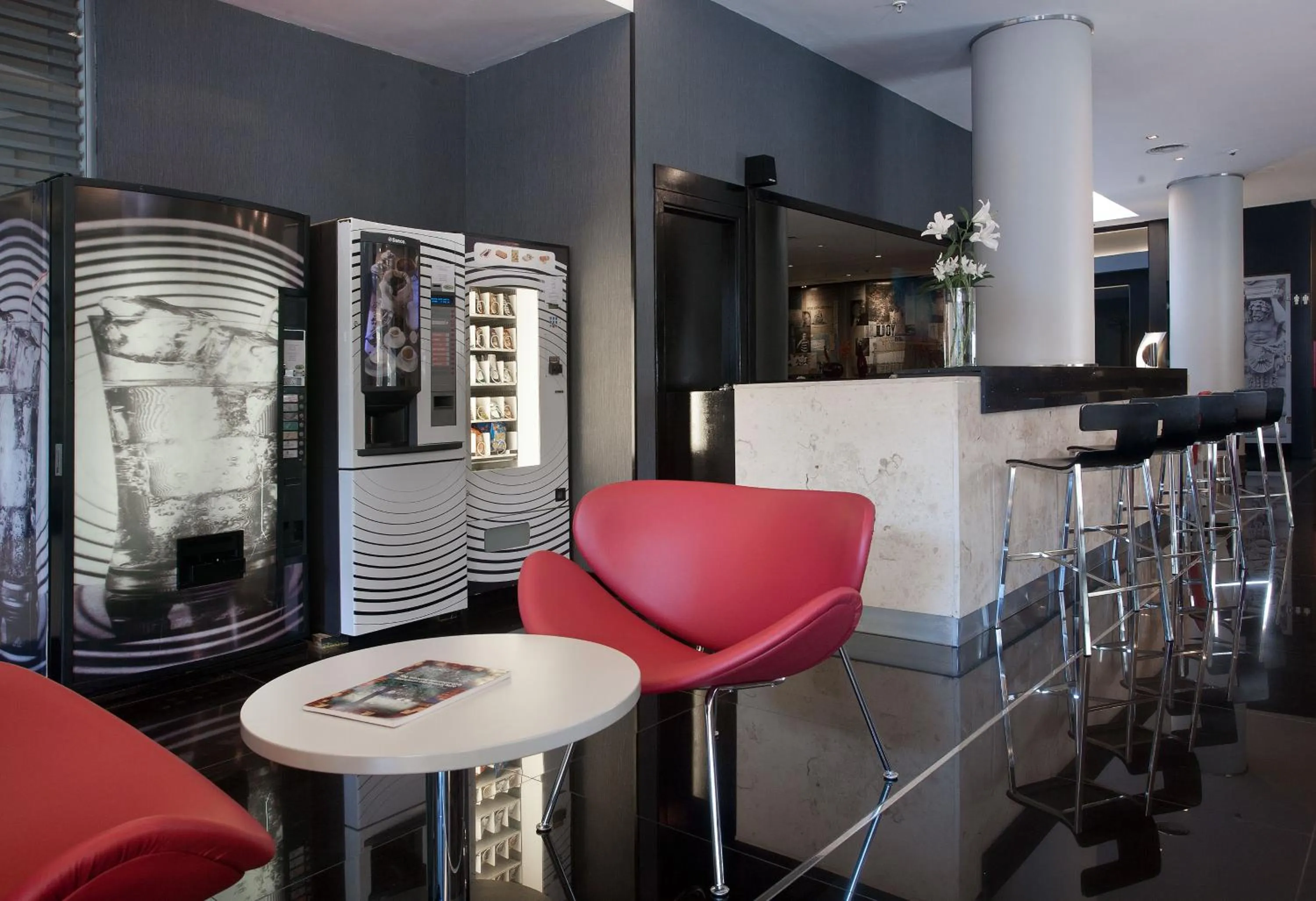 Lounge or bar in Two Hotel Buenos Aires