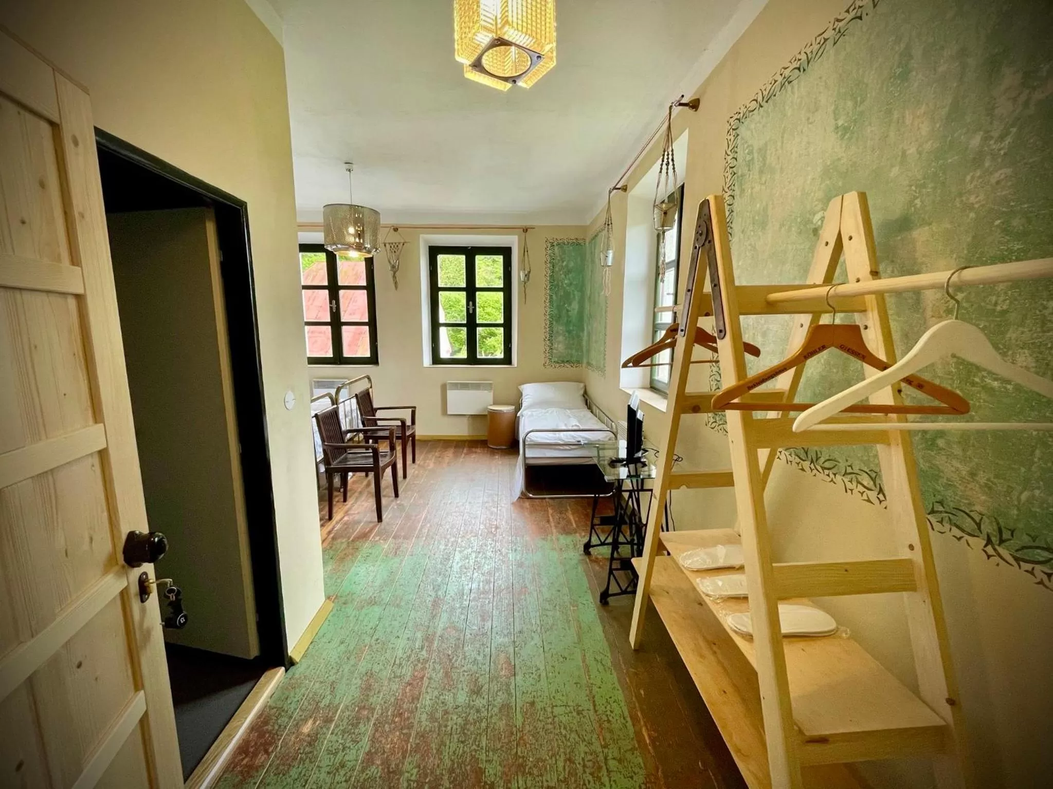 Bed in HARABURDI® Recyclart Hotel