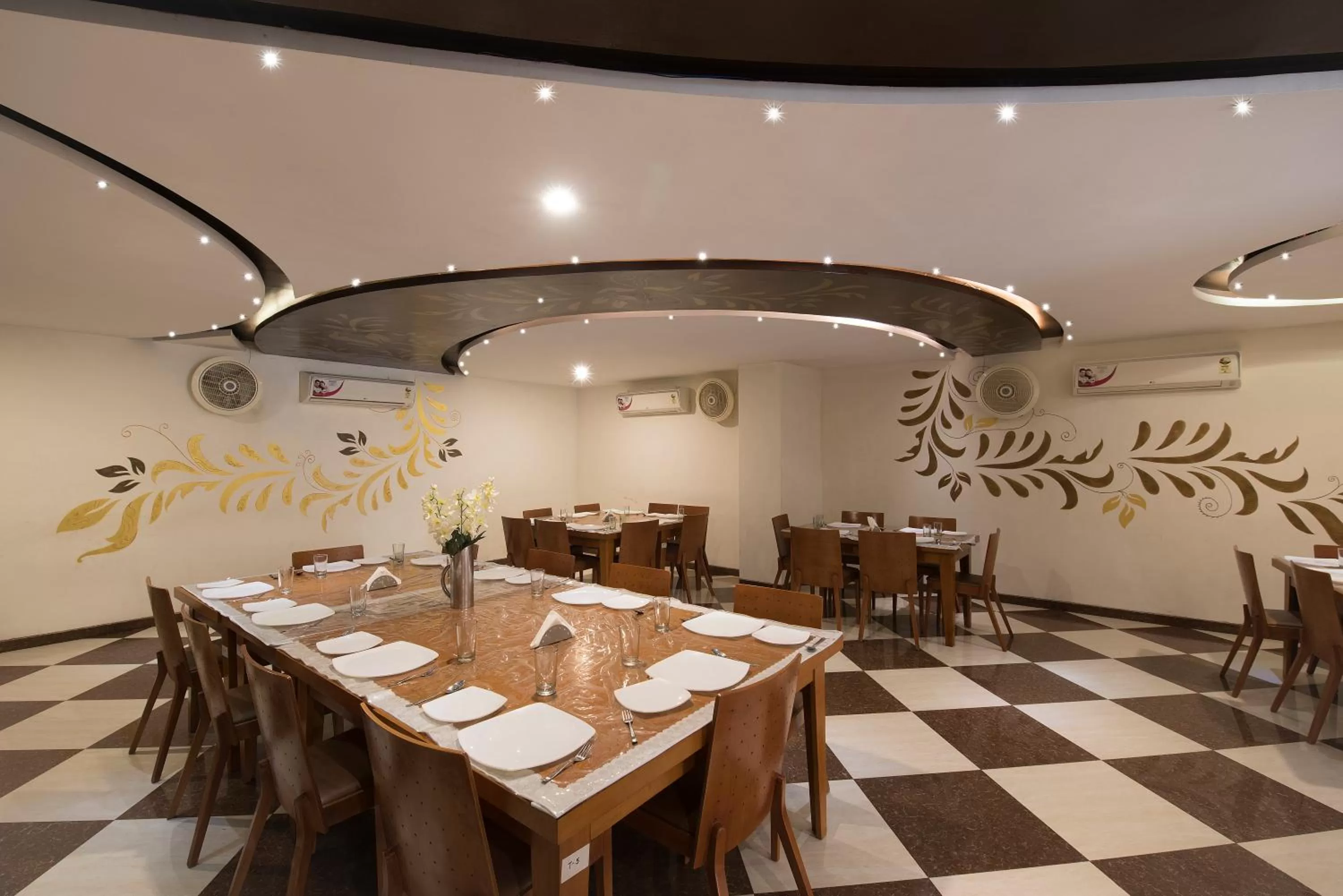 Restaurant/places to eat in Hotel Vaikunth By Adamo