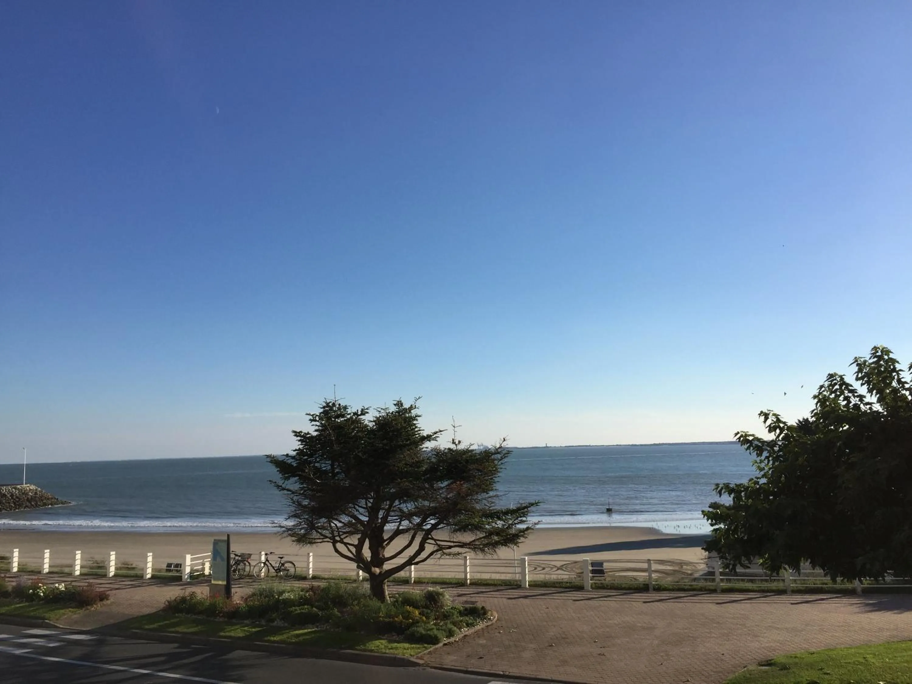 Day in Hôtel Beau Rivage