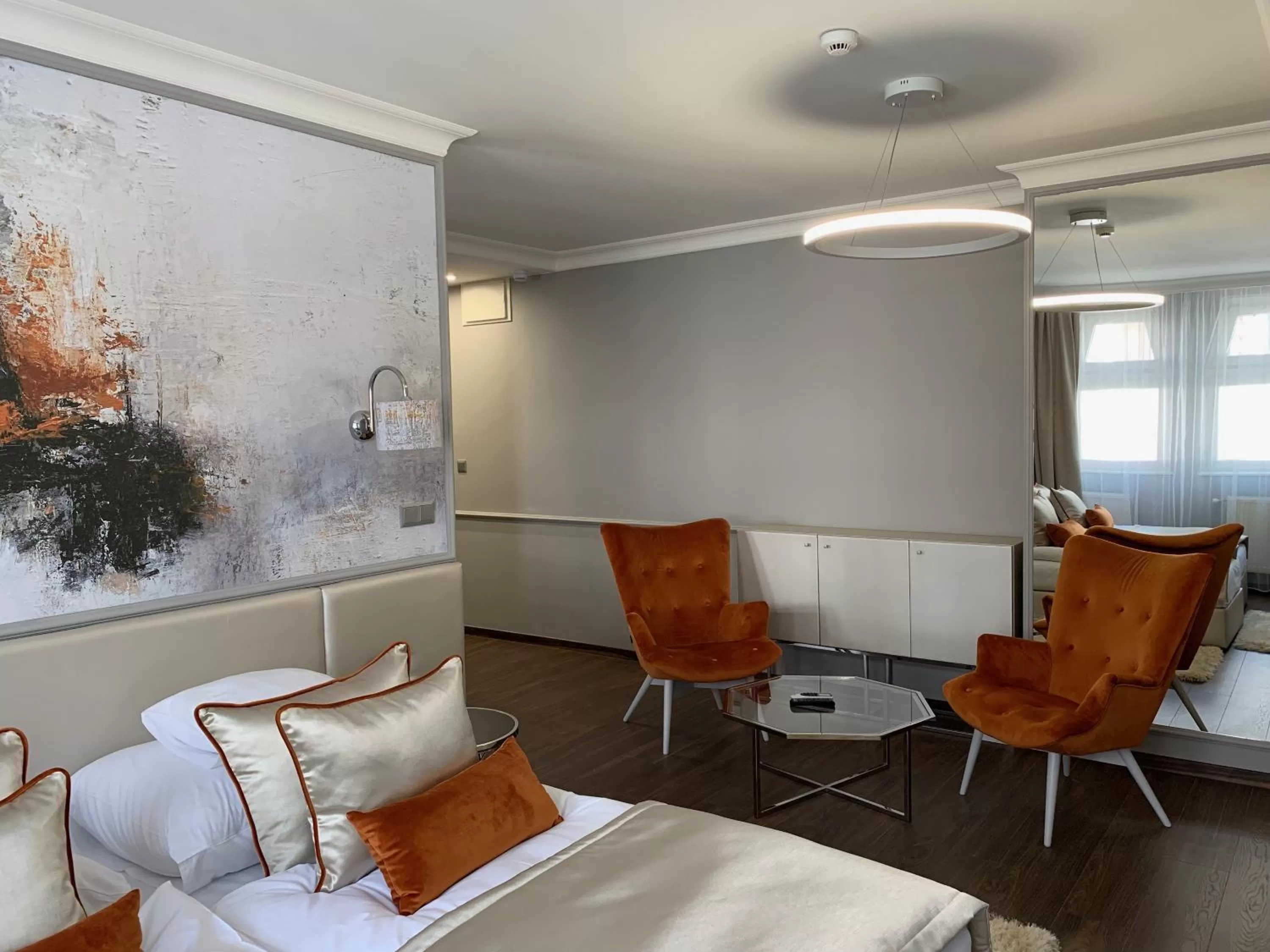 Bed, Seating Area in Boutique Hotel Center