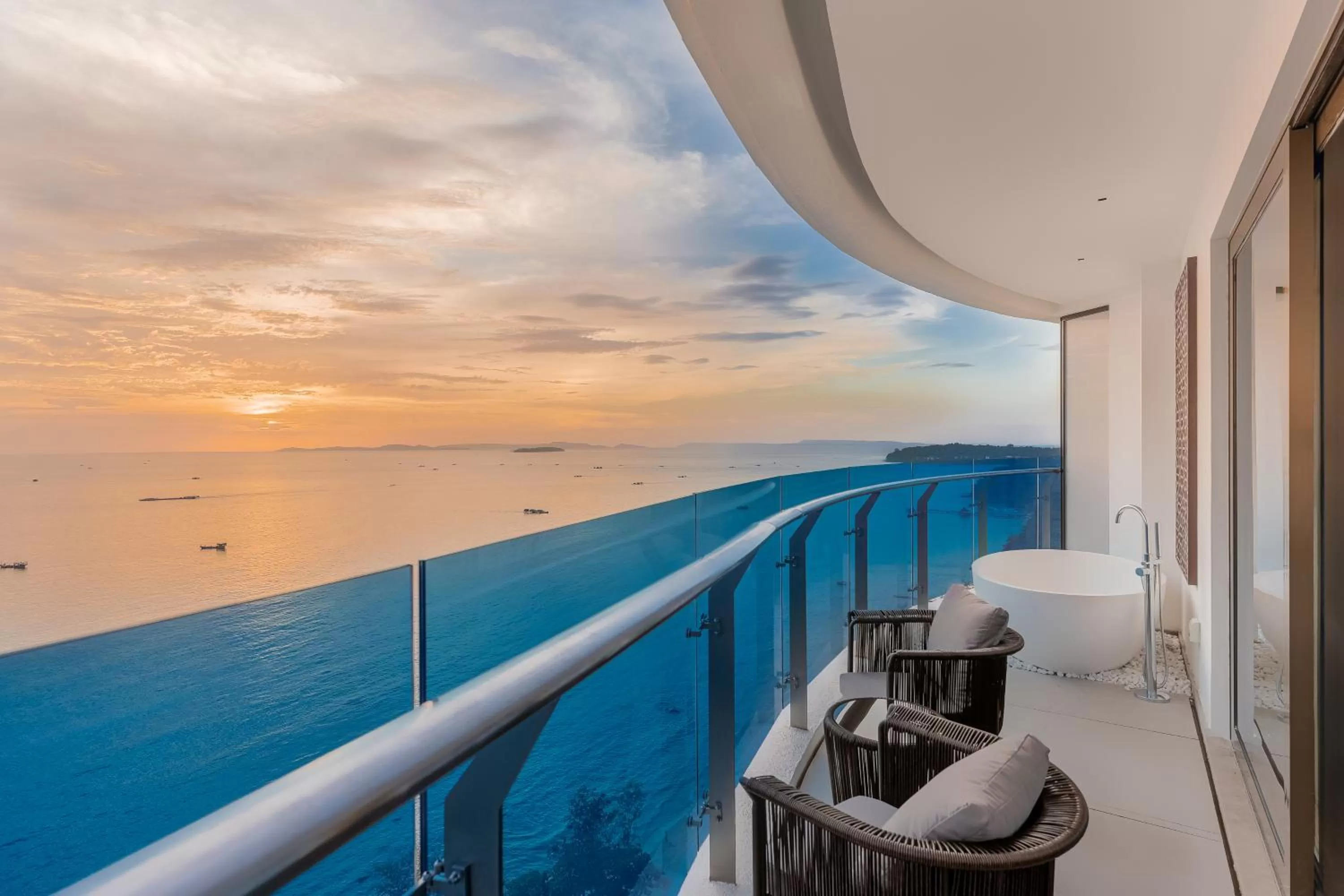 Balcony/Terrace in Howard Johnson Plaza by Wyndham Blue Bay Sihanoukville