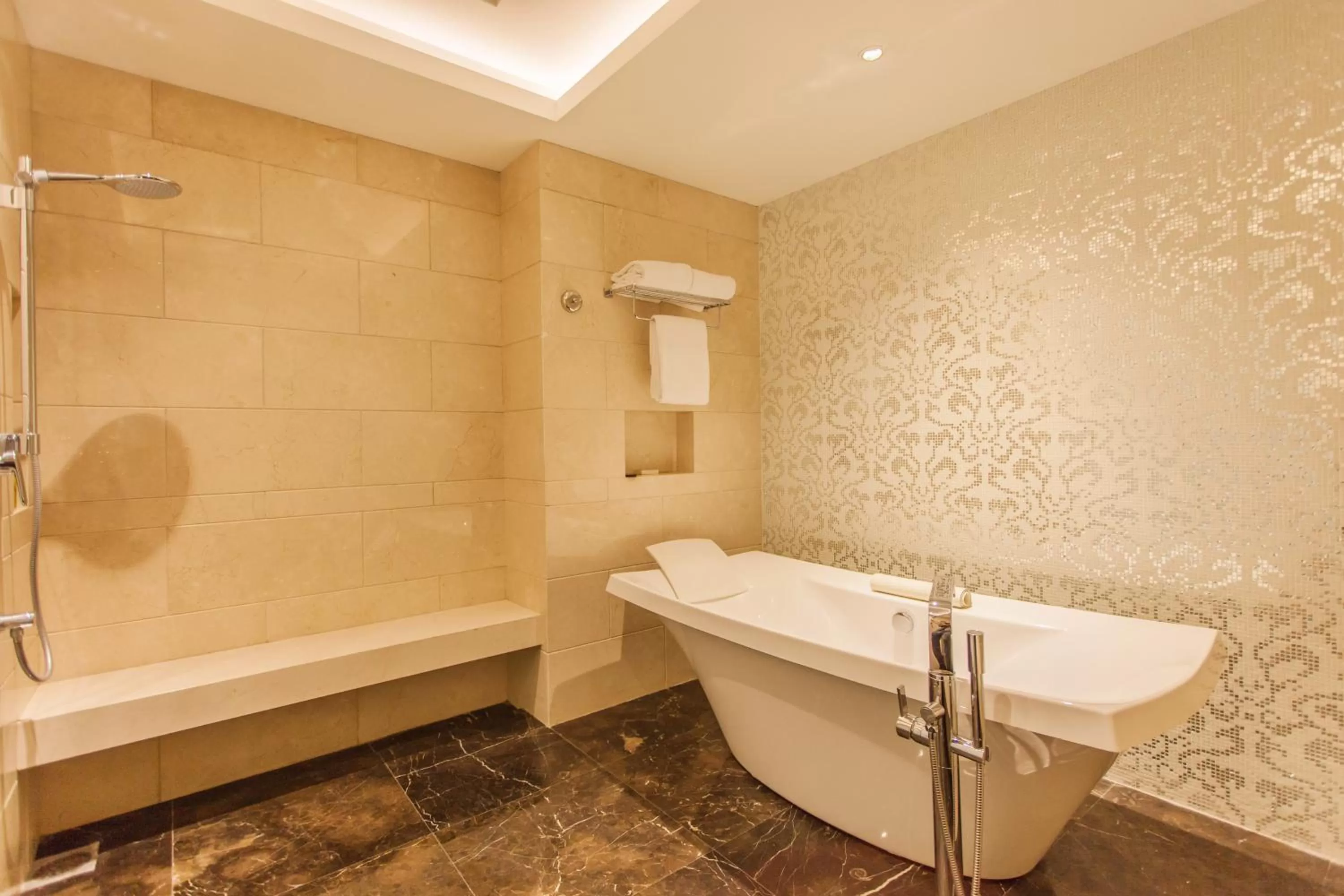 Shower in Hilton Shijiazhuang