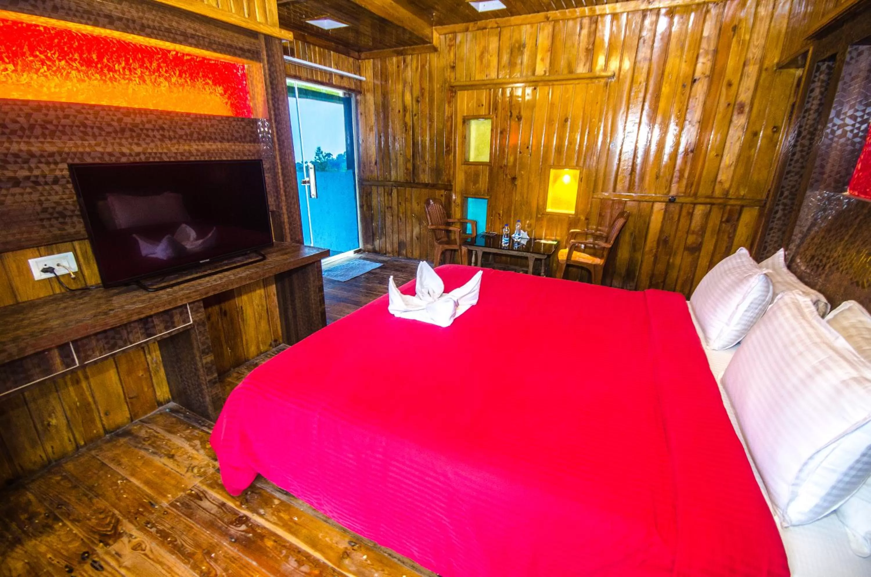 Photo of the whole room, Bed in Greenwood Resort